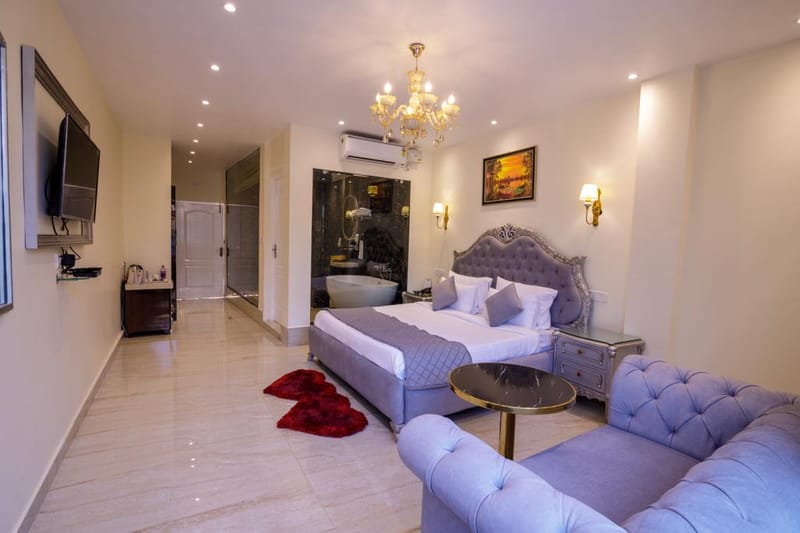 Emperor Ozran Elite Room With A Balcony & A Bathtub | Premium Retreat With Shared Pool, Restro & Bar | Near Famous Beaches – photo 10