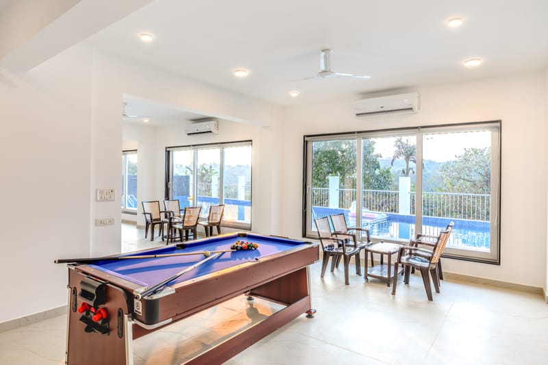 Midpoint UMA Suite | Pet-friendly 1-Room with Shared Outdoor Pool, Living Area & Entertainment Lounge | Lift Access – photo 6