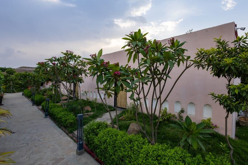 Kimaya Azora | Luxe Suite with Private Plunge Pool, Shared Pool, Restaurant, and Garden in Boutique Resort – photo 42