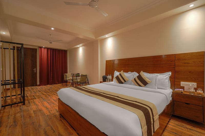 Dilli Villa Punch | 1 Hilltop Suite With Private Balcony, Common Pool & Scenic Views – photo 13