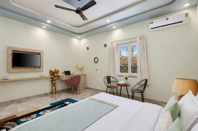 Gold Palm Granola | Elegant Room in a Serene Resort with Shared Pool, Dining, & Garden | Near Popular Tourist Attractions – photo 14