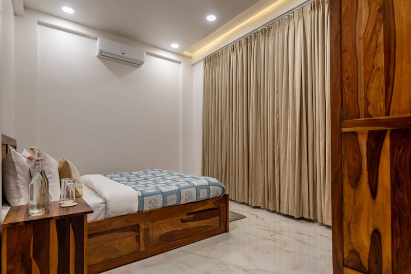 White House |  3-BHK Villa With panoramic Hill Views, Glass Room, Outdoor Pool & Dam nearby – photo 25