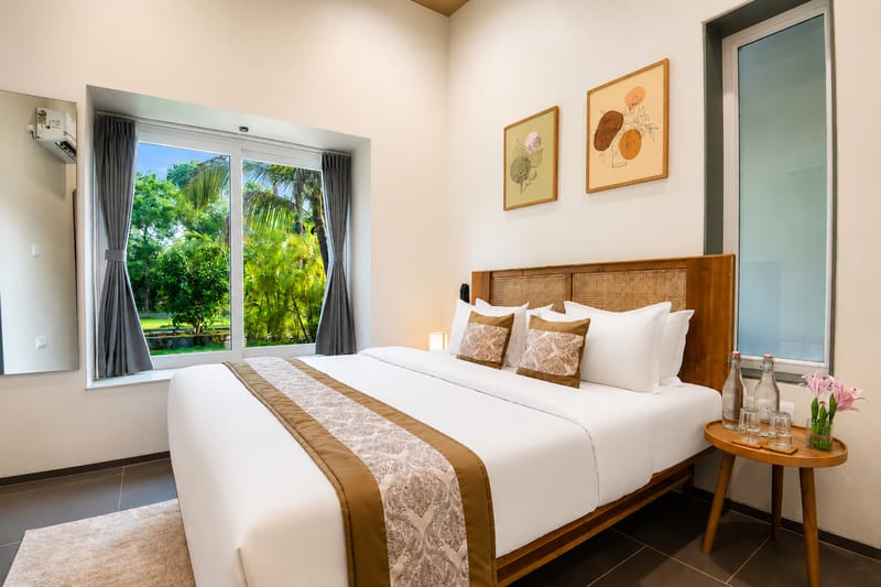 The Crescent Palm Grove | Boutique Suite in a Resort with Shared Game Room, Garden and Restaurant – photo 33