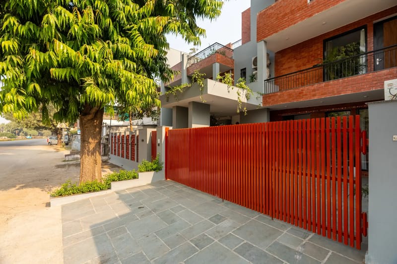 Ramalaya | 1-Room | Library | Balcony – photo 11
