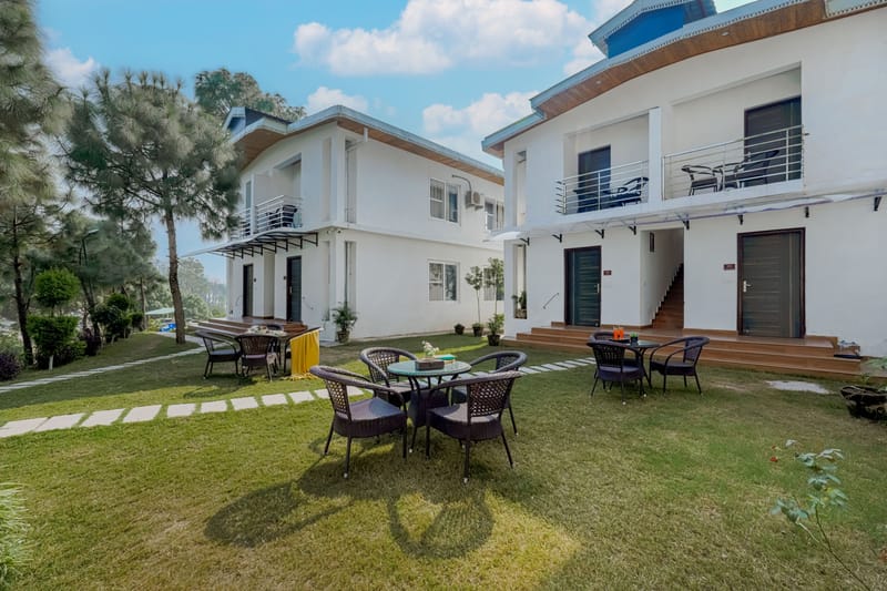 Stars and WindSongs | 1 Hilltop Suite with Shared Pool, Bonfire, Game Zone, Alfresco Dining & Relaxing Garden Spaces – photo 45