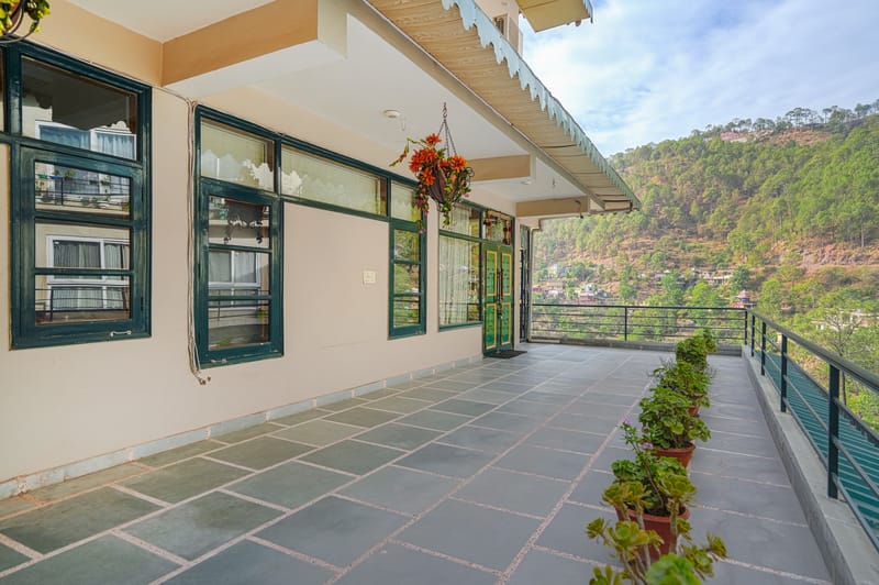 Dilli Villa Punch | 1 Hilltop Suite With Private Balcony, Common Pool & Scenic Views – photo 19