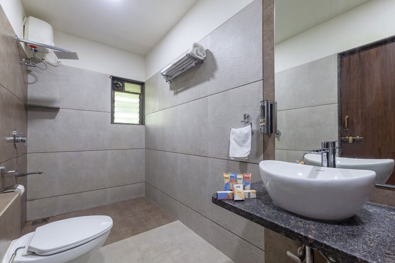 Farmhouse Retreat – photo 10
