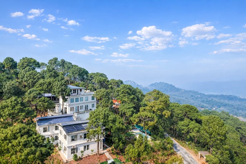 Stars and WindSongs | 1 Hilltop Suite with Shared Pool, Bonfire, Game Zone, Alfresco Dining & Relaxing Garden Spaces – photo 2