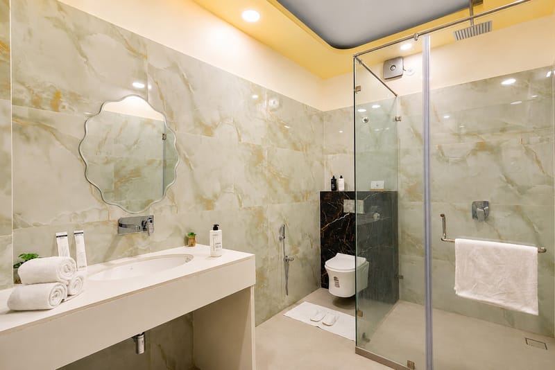 Gold Palm Granola | Elegant Room in a Serene Resort with Shared Pool, Dining, & Garden | Near Popular Tourist Attractions – photo 18
