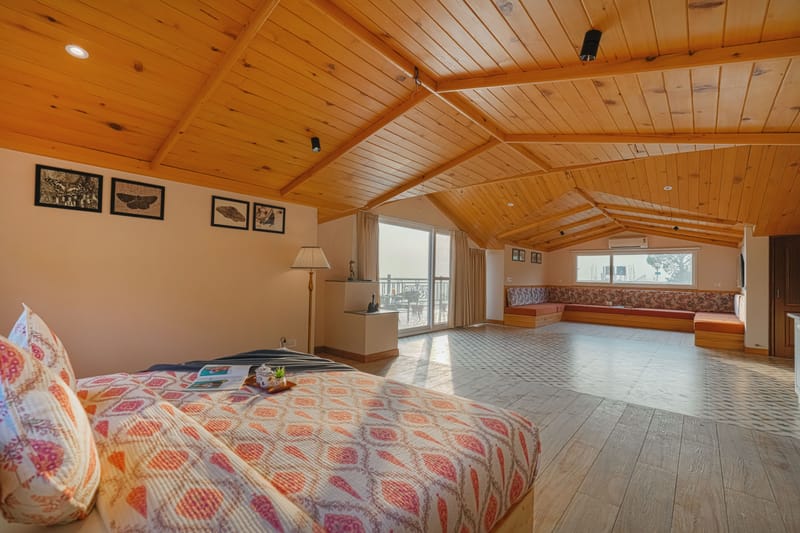 Konifer Rosewood | Hillside Attic Room With Balcony & Outdoor Seating – photo 27