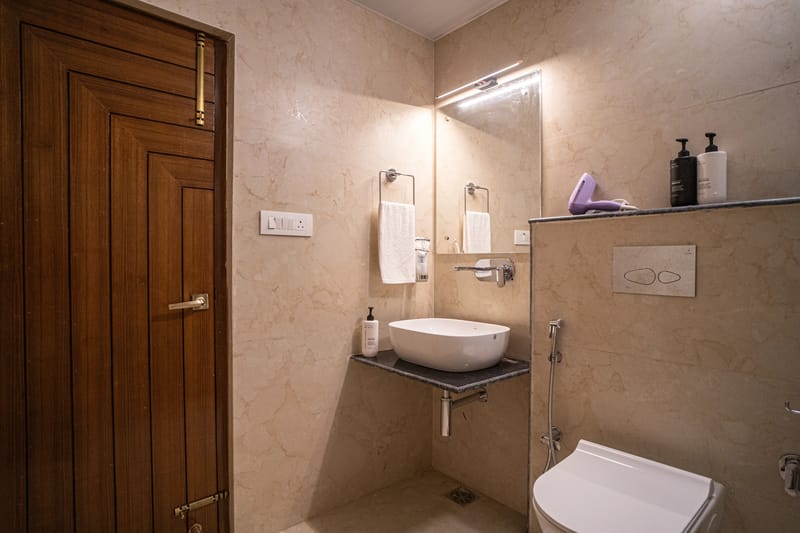 Headingly Suites | Lake-Facing 2-Room Retreat Just Above Mall Road – photo 12