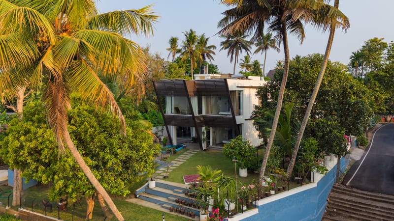 Glass River Retreat | 4-BHK Riverside Getaway with Private Pool, Lakeside Sit-Out & Lounge Area Near Aluva Railway & Metro Station – photo 25