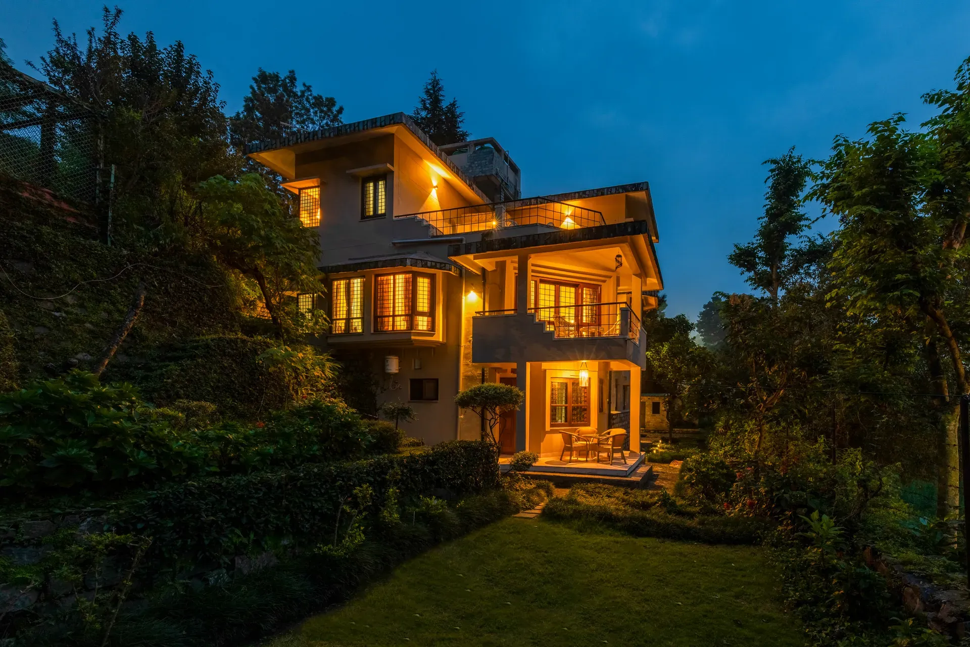 Irayna | 4-BHK | Garden & Lake View | Studio Room