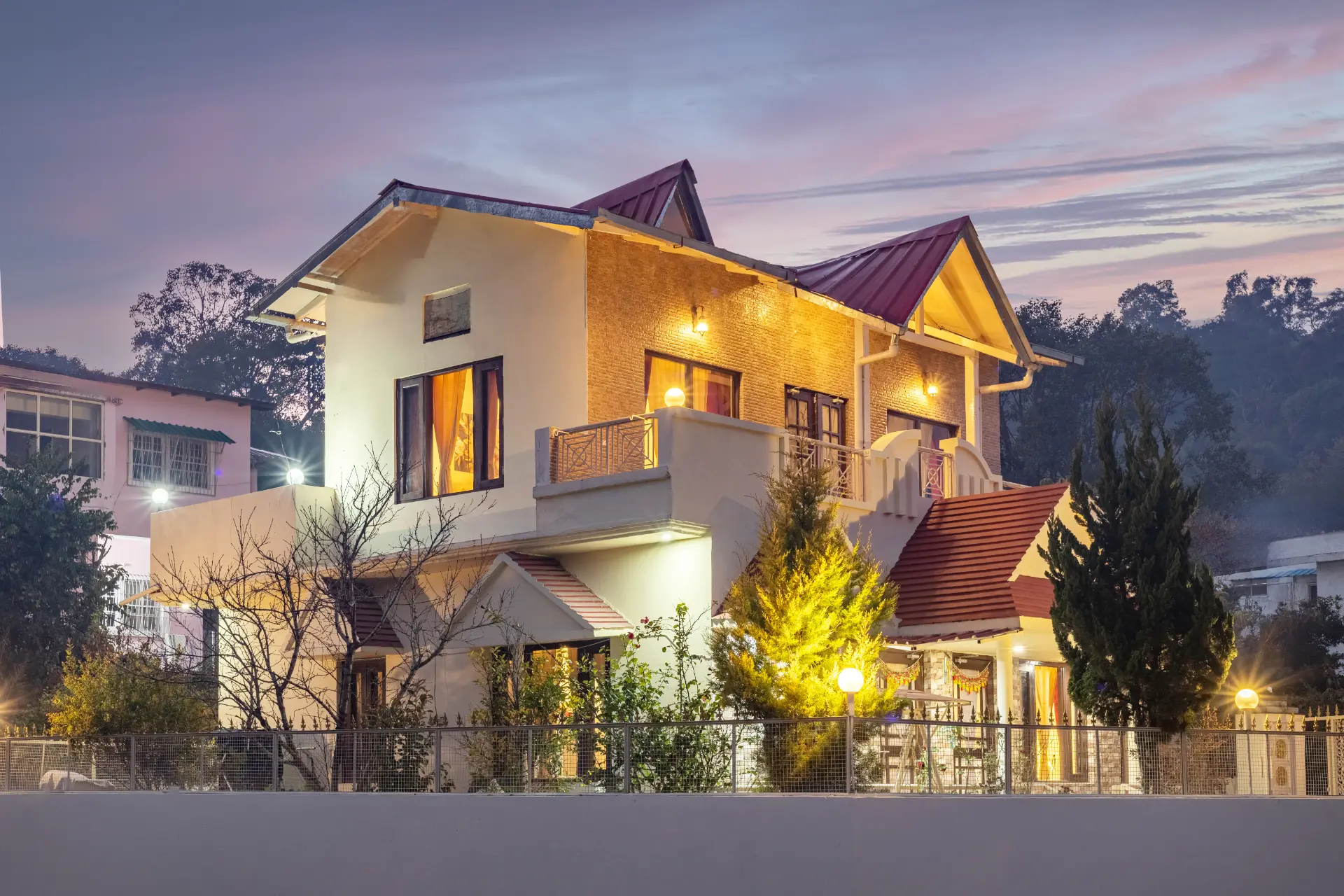 Cozy Nest | 2-BHK | Garden | Balcony | Swing | Bathtub | Bonfire Area - Image 2