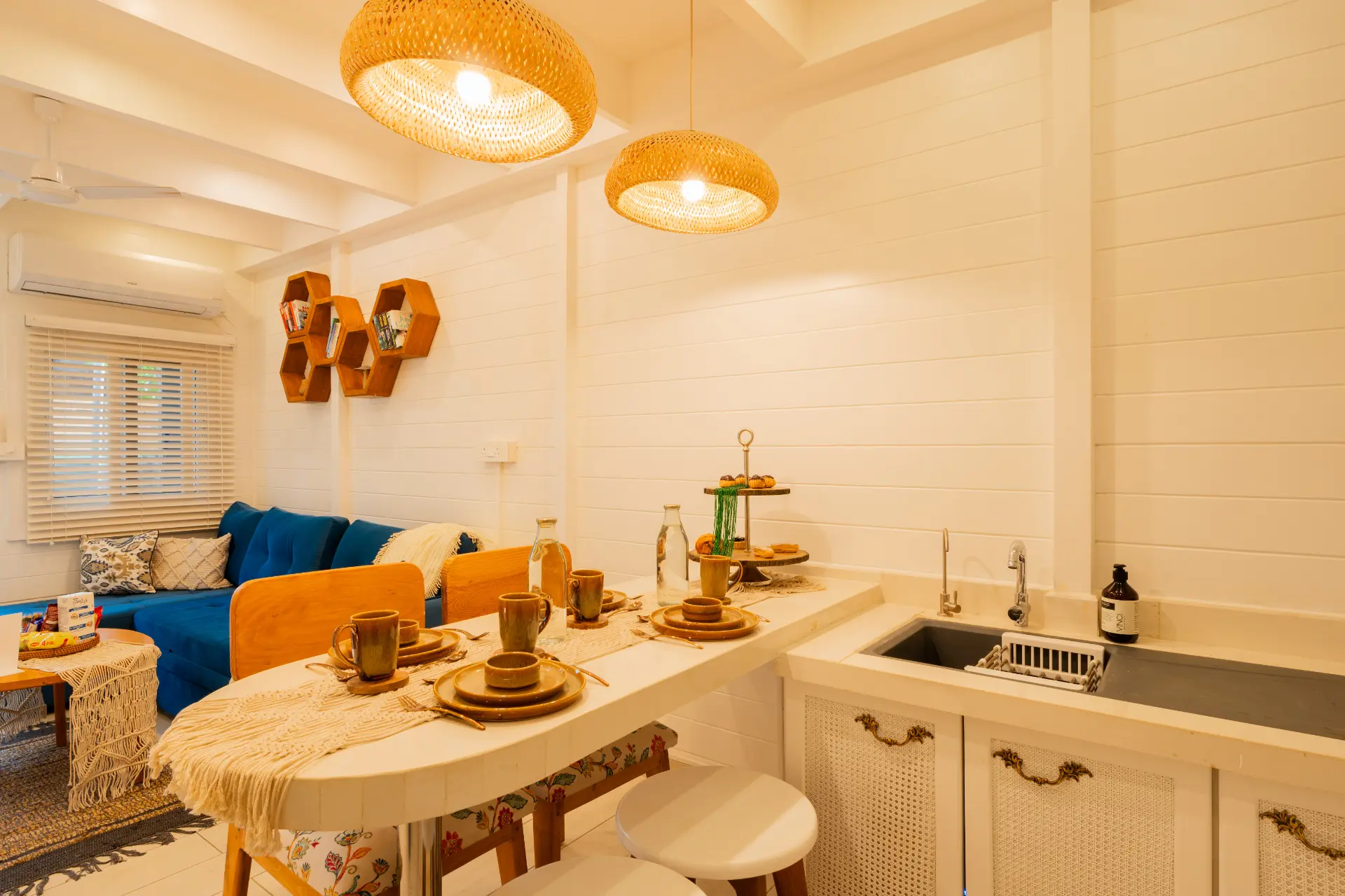 House of Neptune | 1-BHK Cottage | 10 mtrs from Ashwem Beach