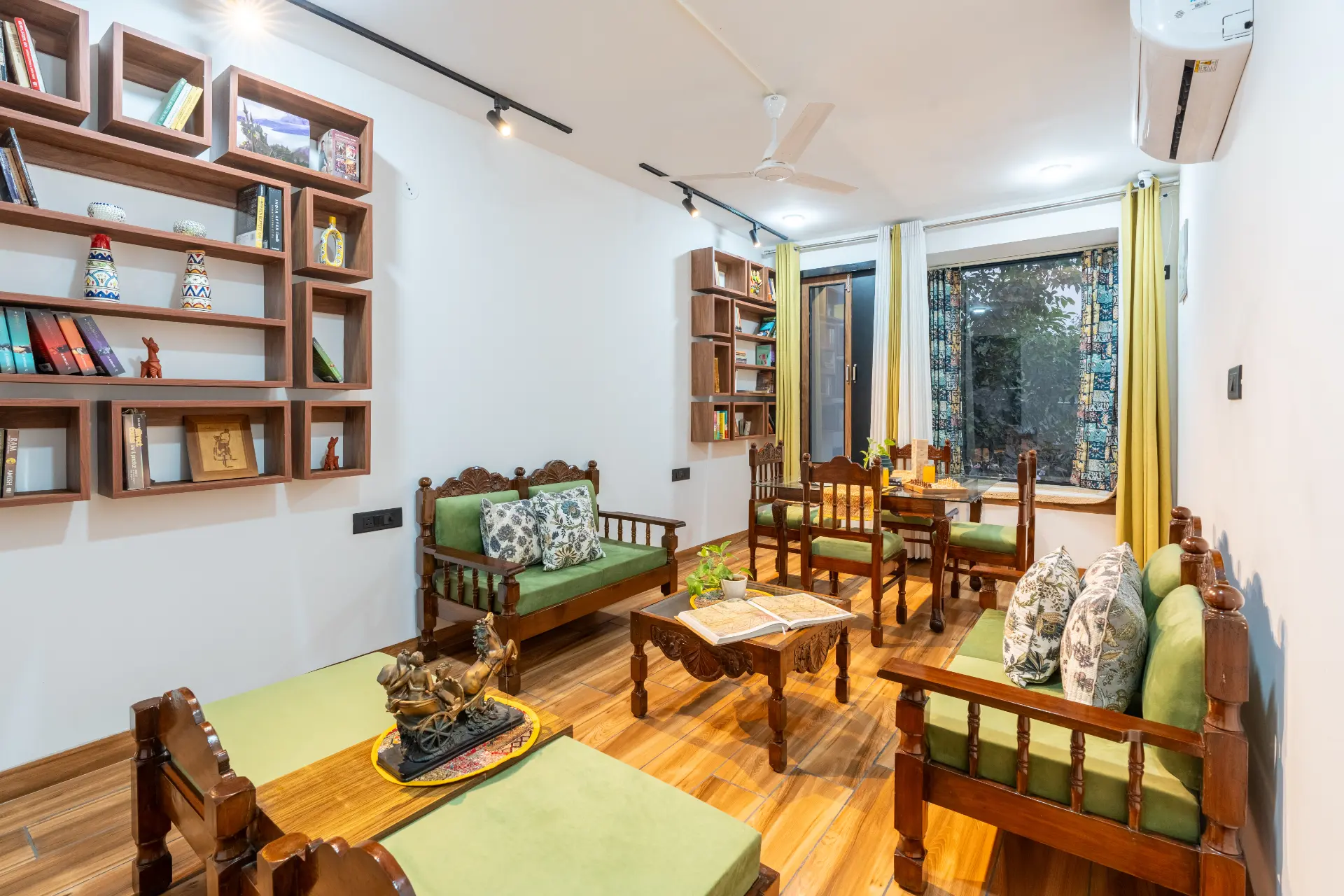 Ramalaya | 1-Room | Library | Balcony