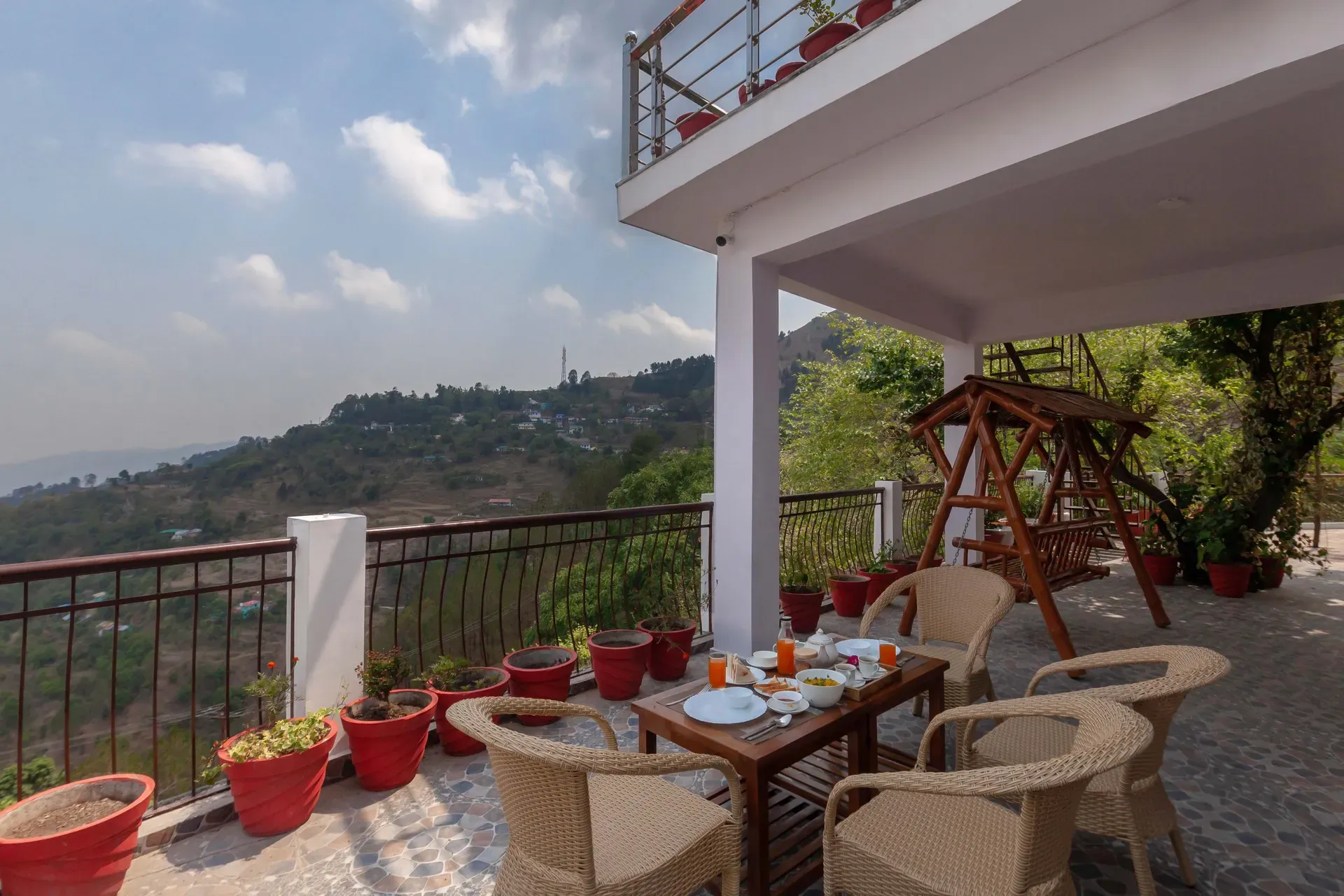 Amara Dawn | 4-BHK | Near Nainital Lake | Hill Views | Pet friendly 