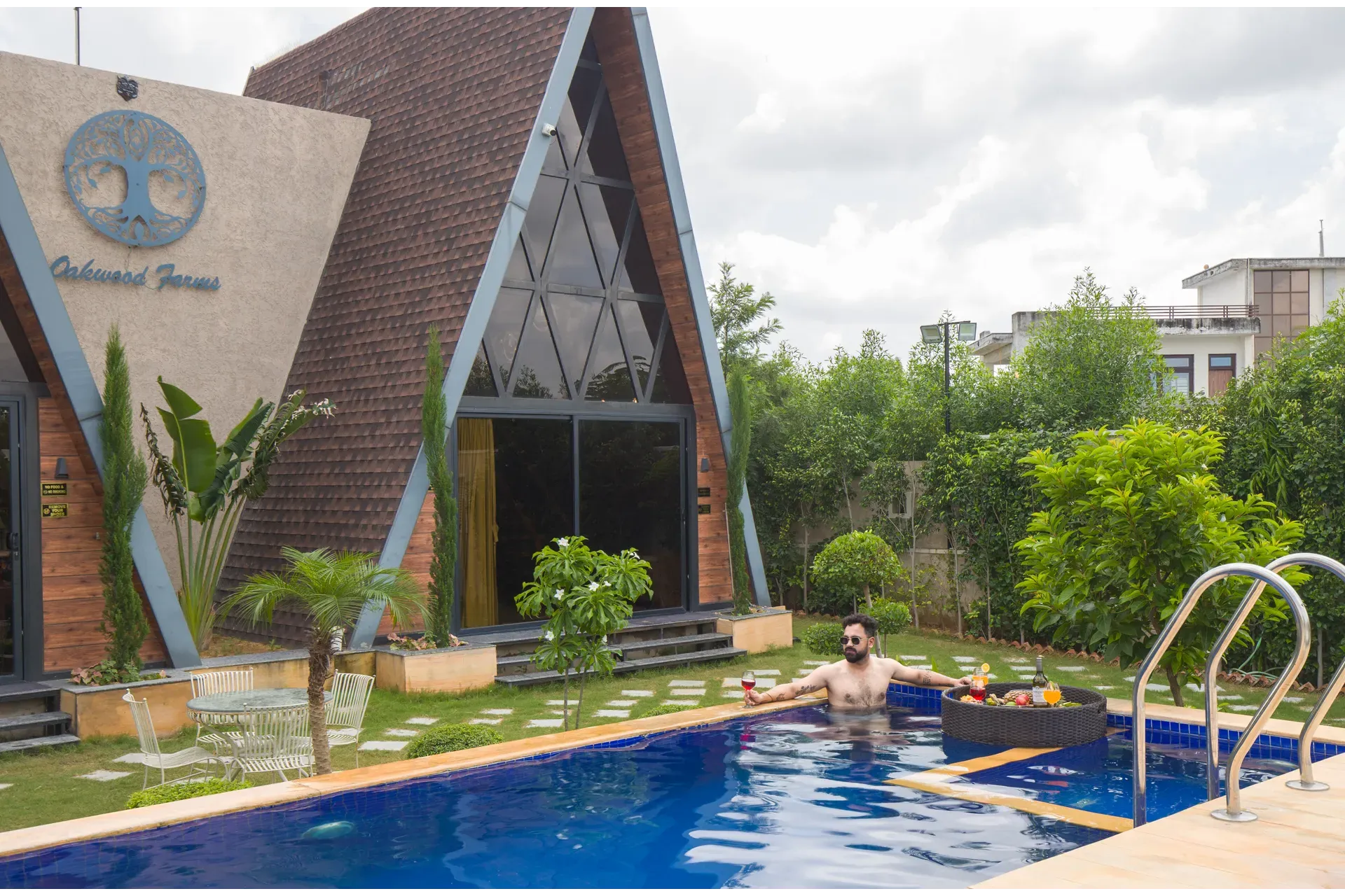 Oakwood Mansion | 7-BHK | 2 Cottages |1 Villa | Pvt Pools & Lush Garden | Party Halls