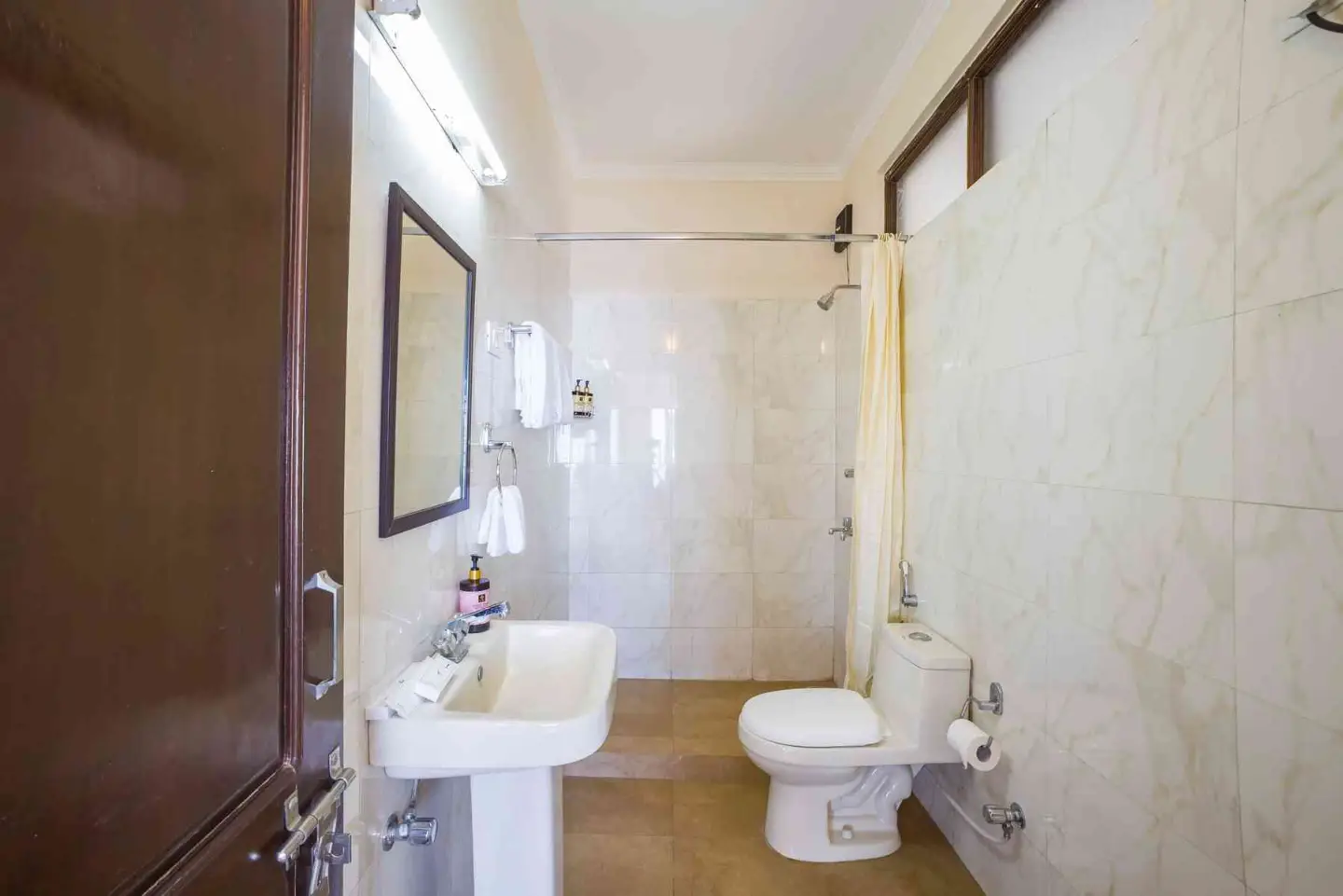 Pine View Cottage | Serene 3-BHK Himalayan Retreat with Scenic Sit-Out Areas