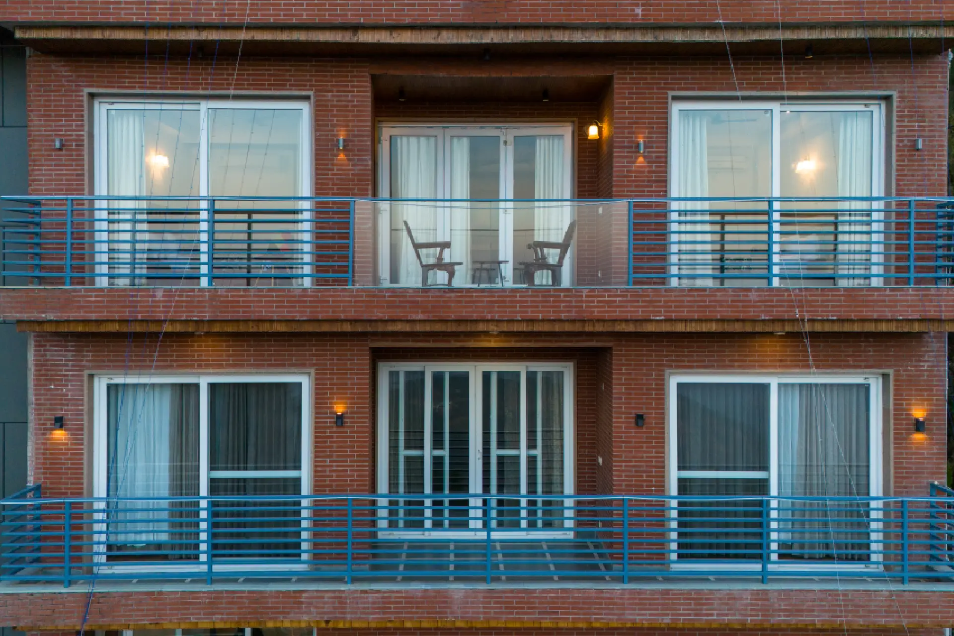 Skyline Grove | Stylish 3-BHK Apt With Scenic Views - Image 5