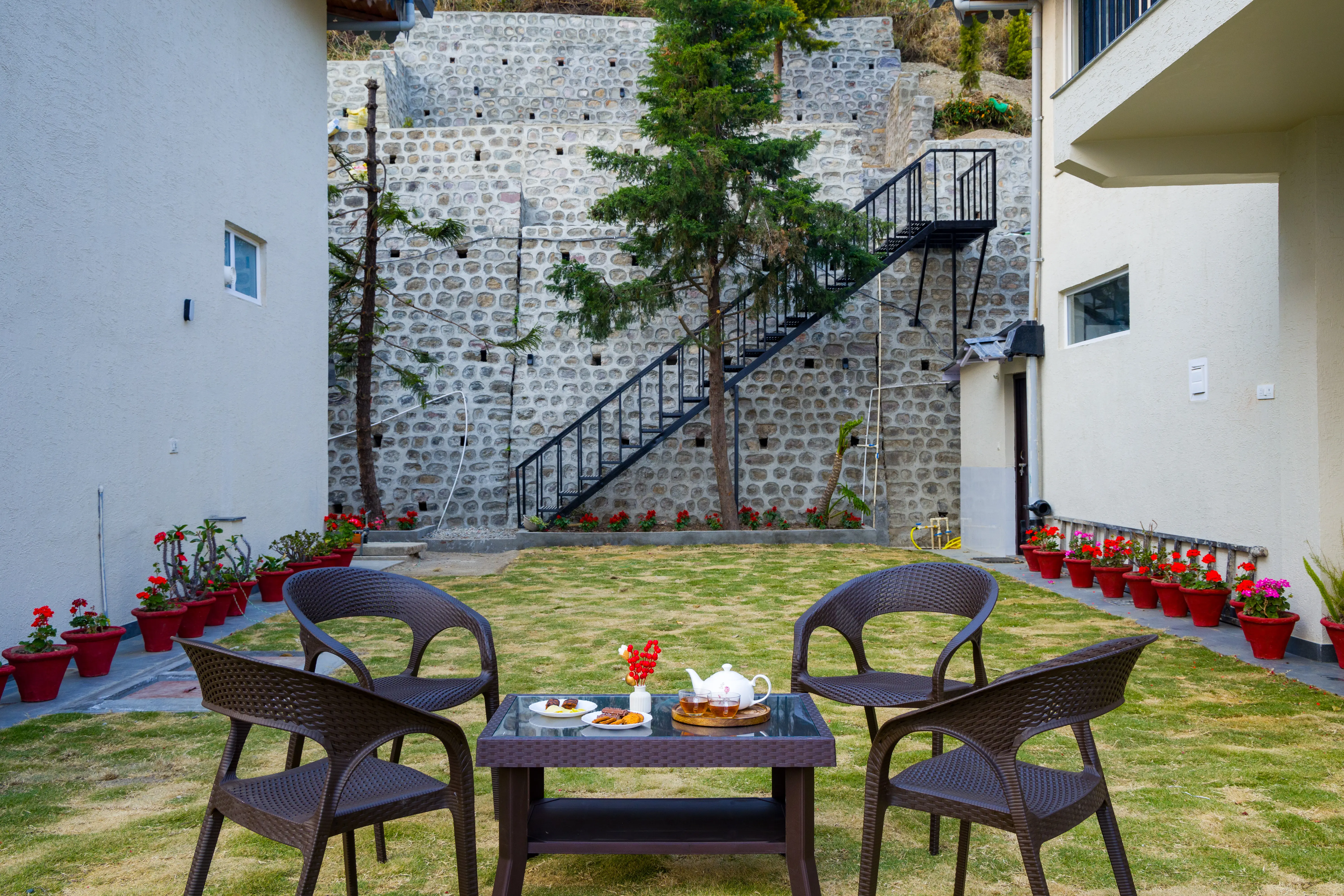 Twin Chalets | 4-BHK Pet-friendly Escape With Valley-facing lawn, Terrace & 2 Living Rooms - Image 5