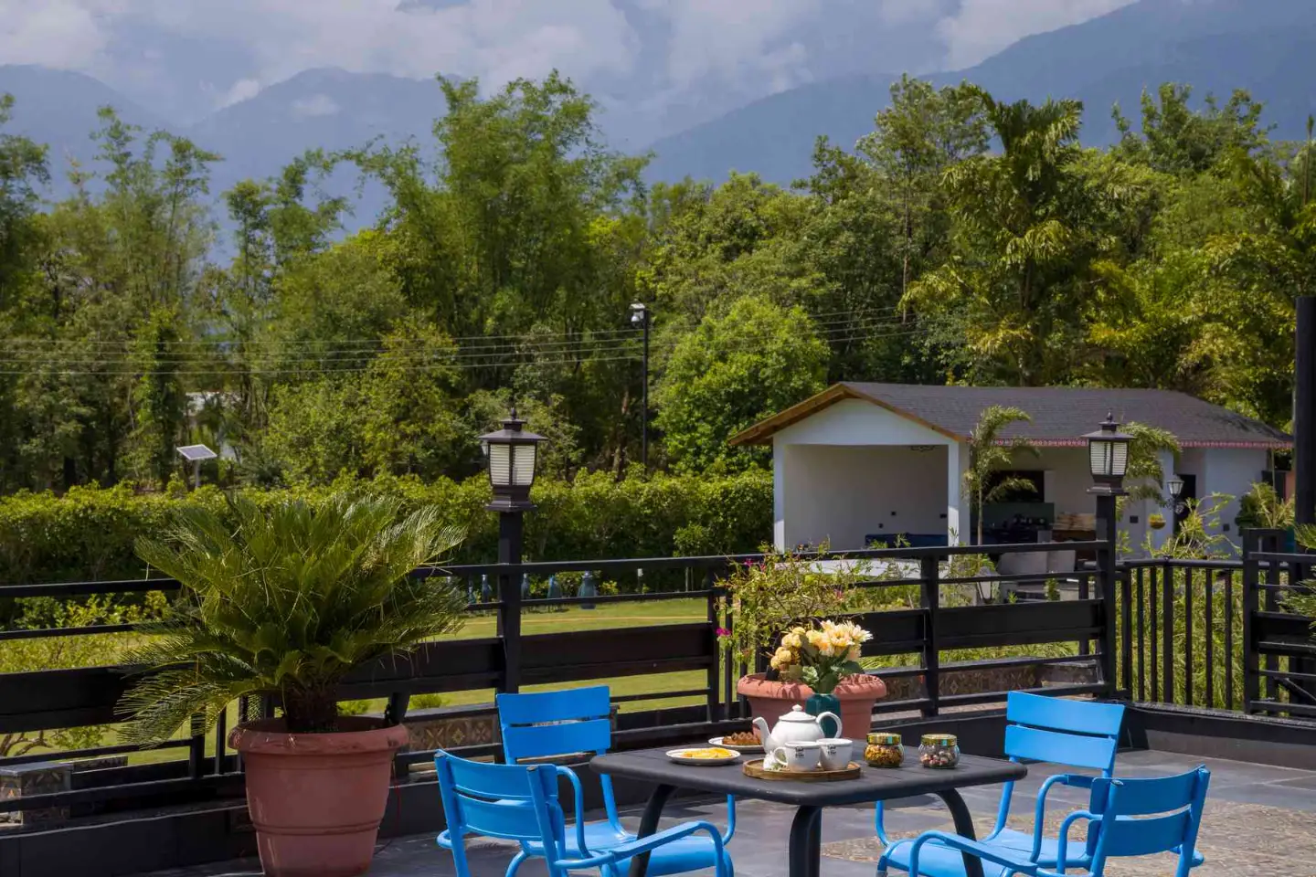 Esh Cottages Willow | Hillside 1-room Retreat With Lush Garden, Common Pool & Restaurant