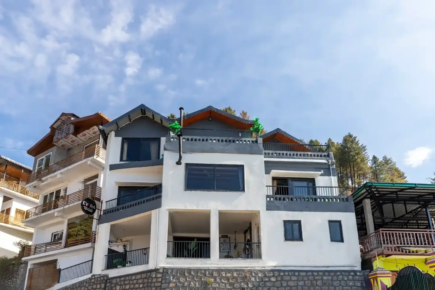 Retreat With Balcony, Fireplace & Scenic Views