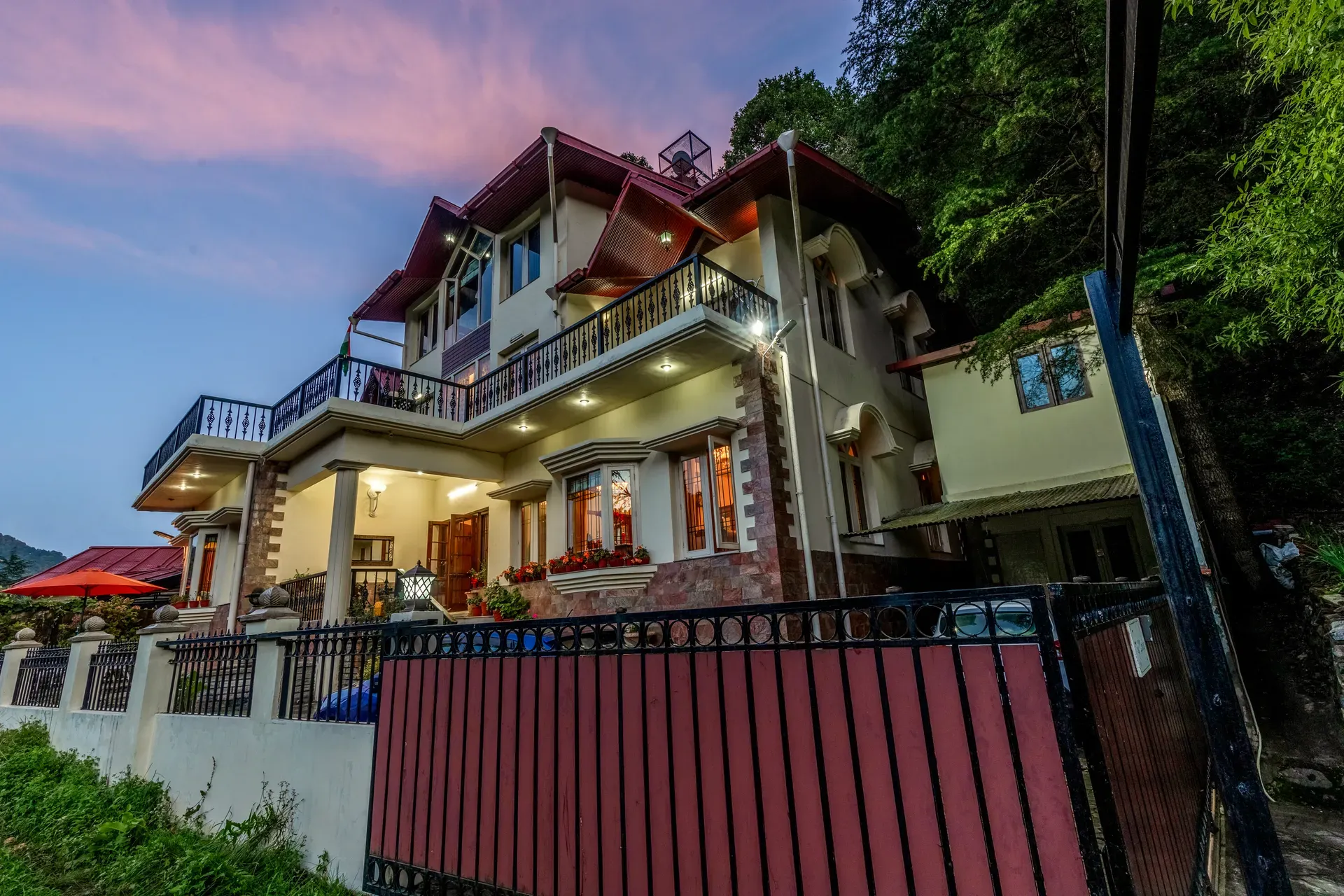 The Meadow | Elegant 3-BHK Hill Retreat With Entertainment Lounge & Terrace - Image 4