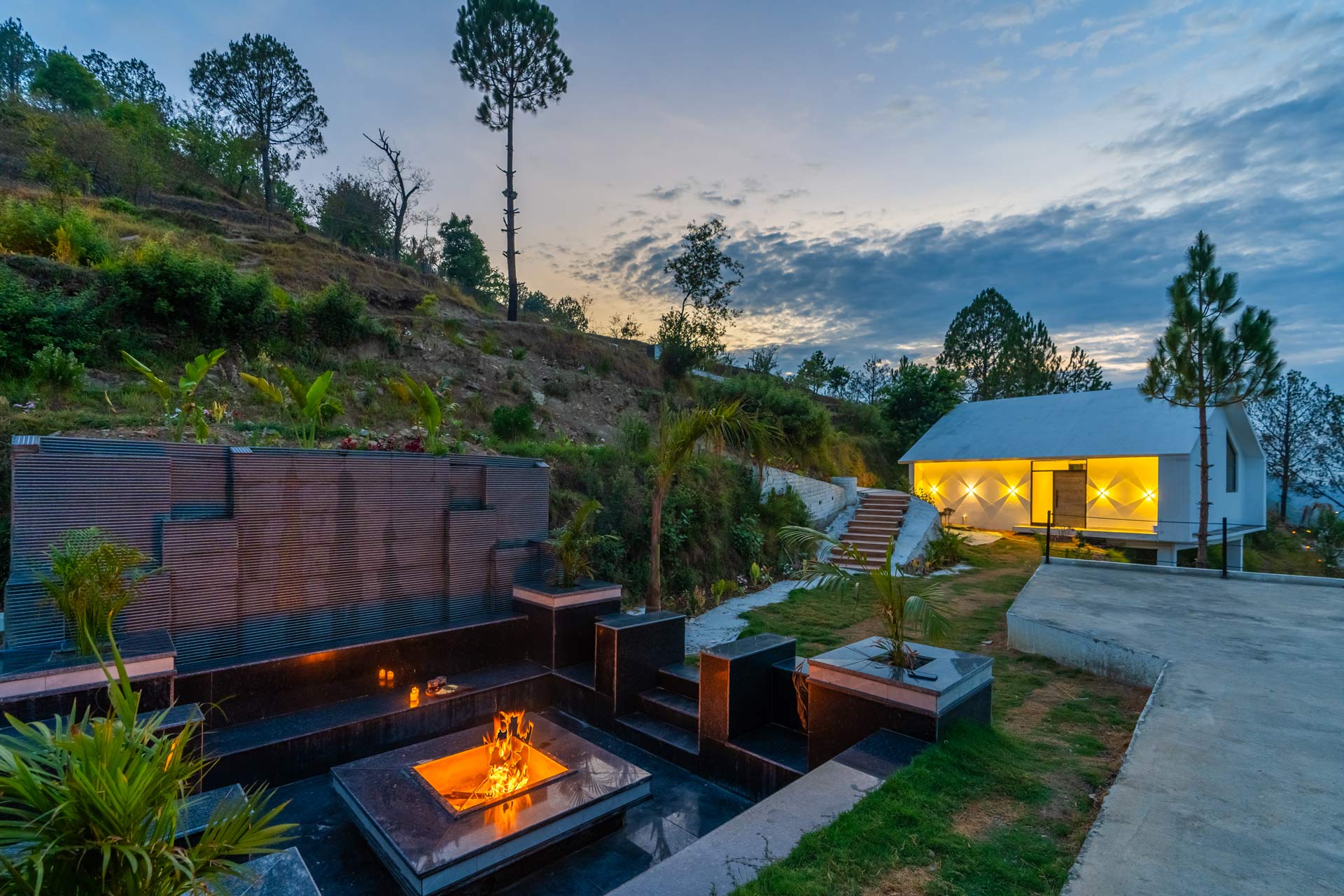 Luna Nova W/ Outdoor Pool - Ranikhet