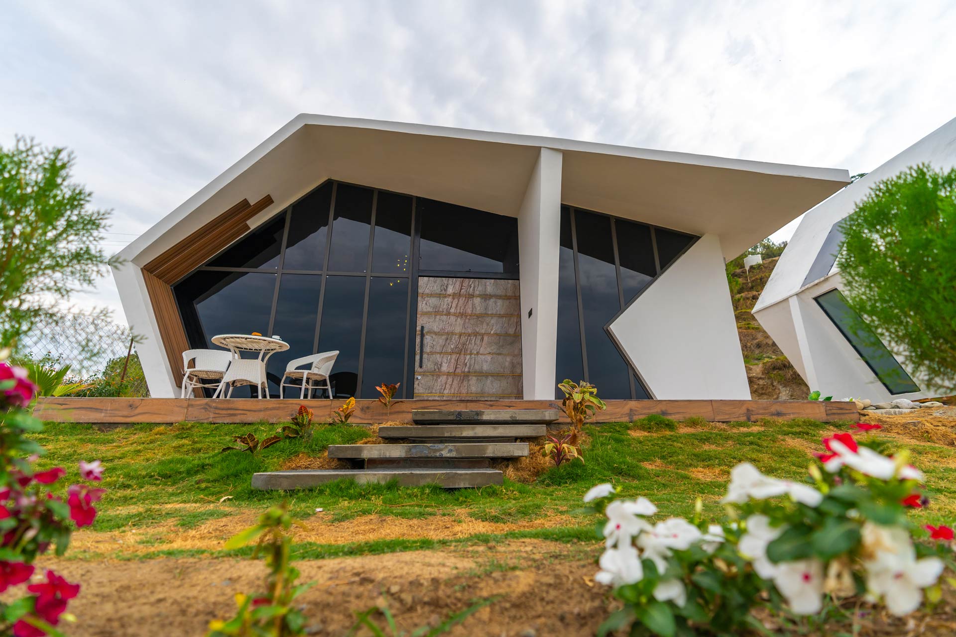 Luna Nova W/ Outdoor Pool - Ranikhet