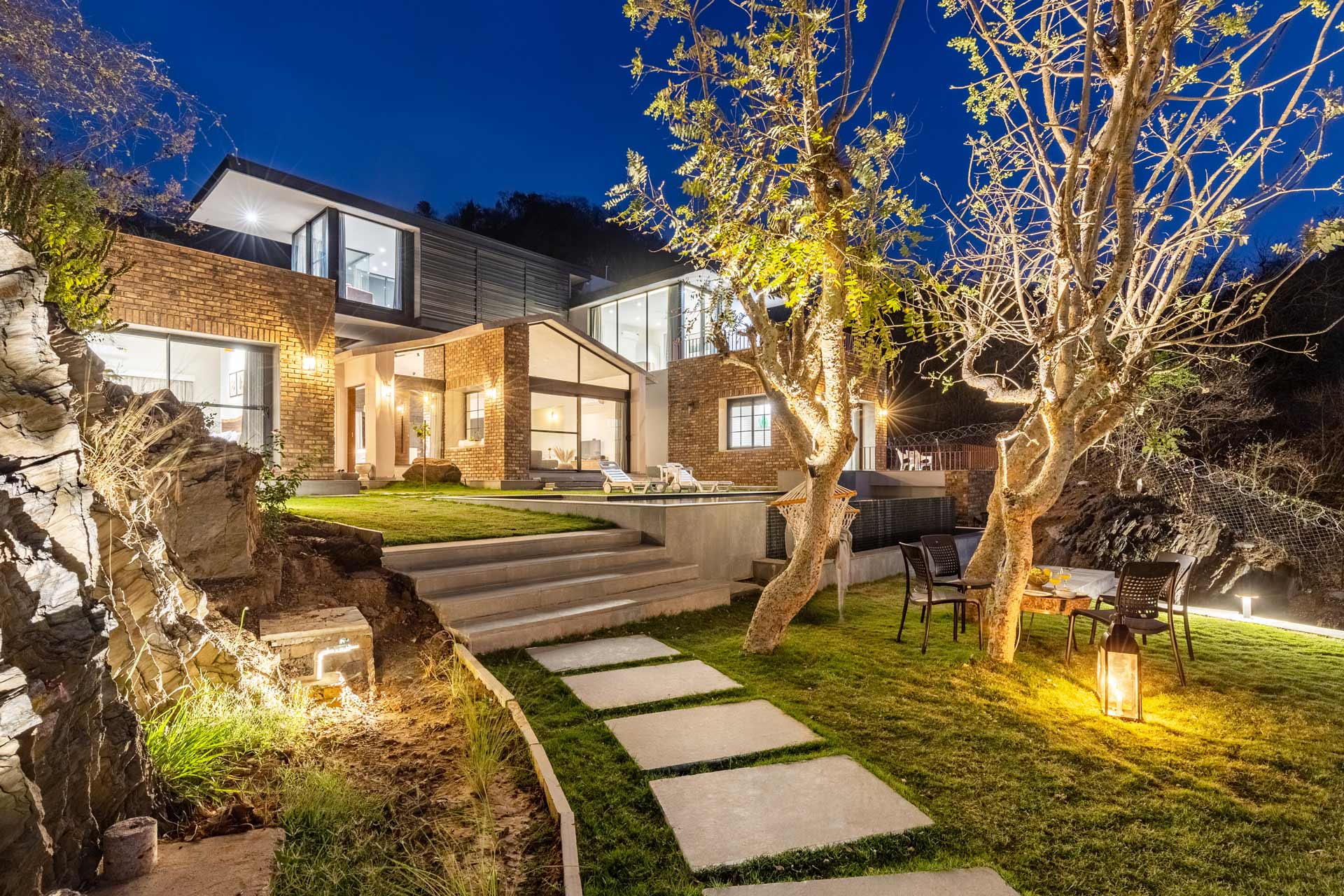 Tulip @ Ikebana - Living By The Forest Edge