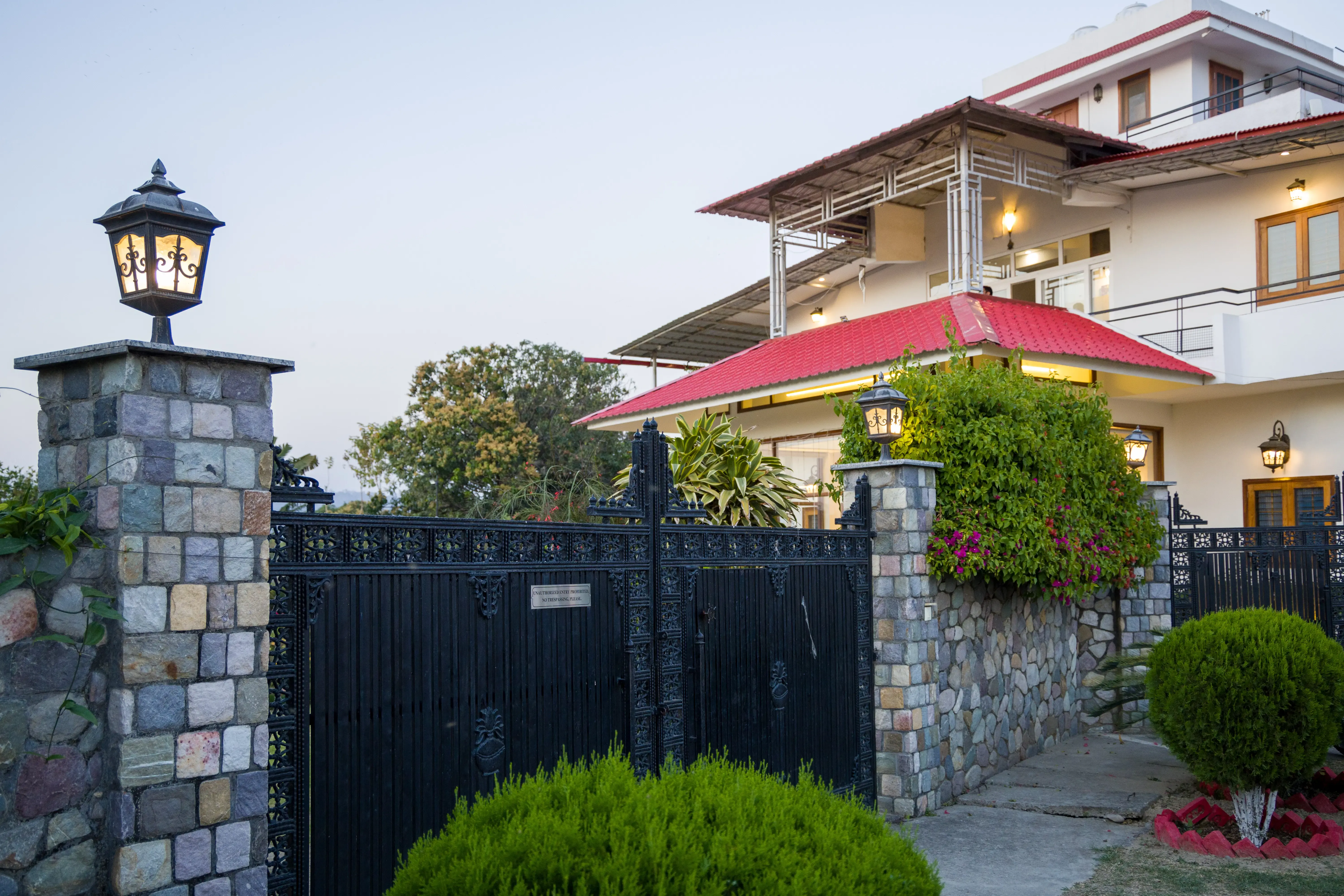 Farm Naturelle | Pet-friendly 3-BHK Farmhouse Near Jim Corbett With Garden, Terrace & Orchards 