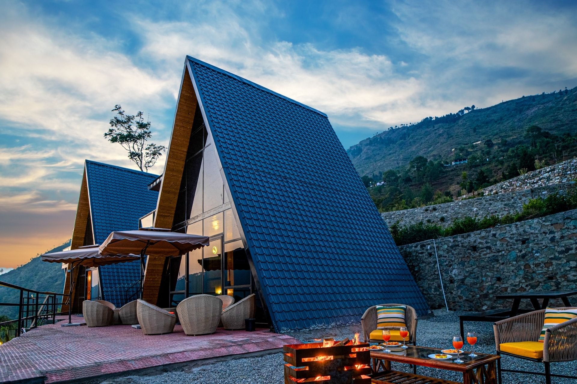 Echo By The Lakes | Lake-View Pet-friendly 2-Bedroom Retreat With Common Garden & Game Zone - Image 2