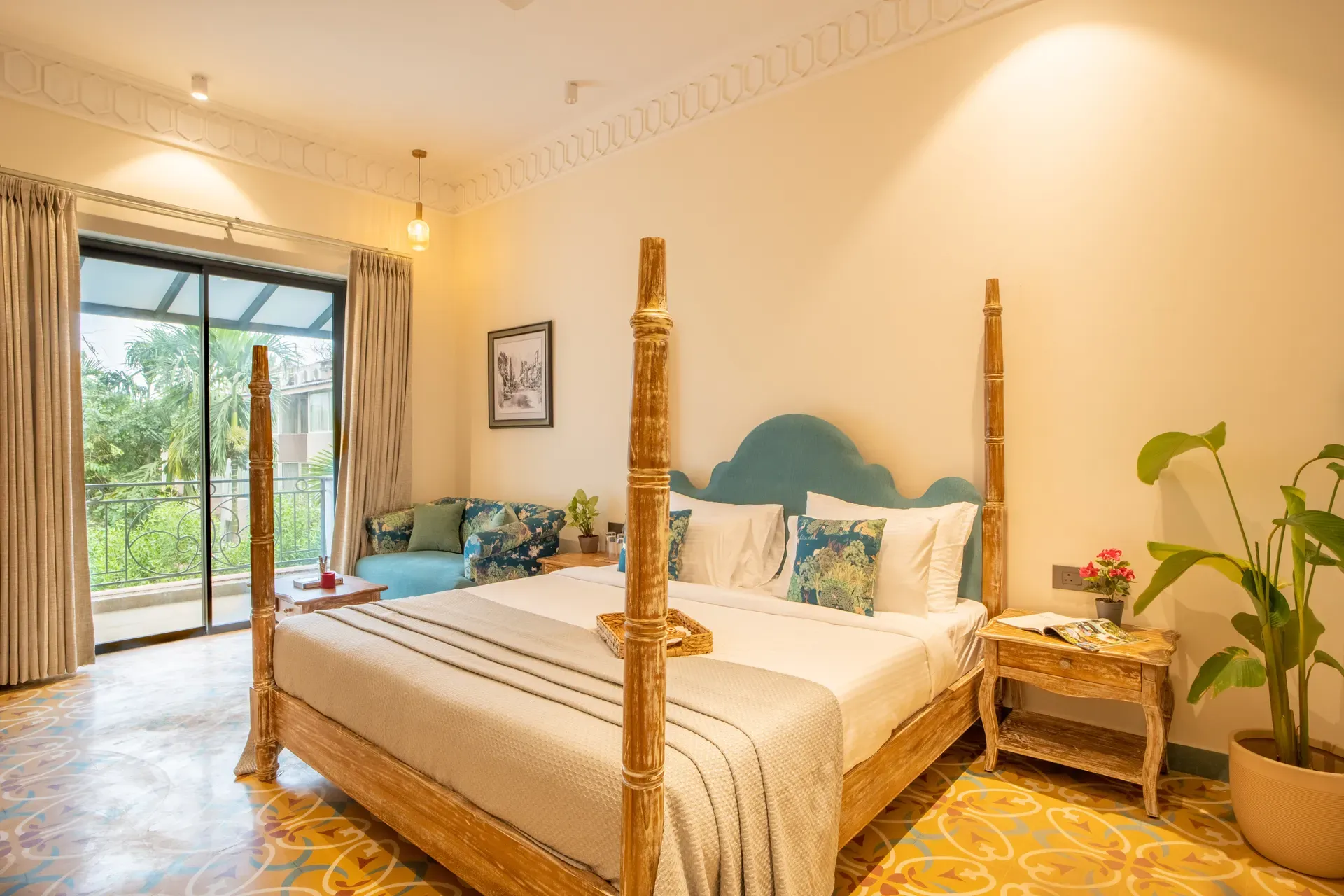 Laguna Aura | 4-BHK | Pvt Pool & Garden | Bar