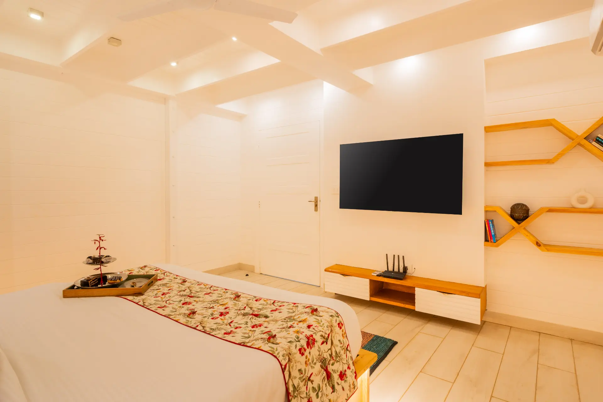 House of Neptune | 3-BHK Retreat with Gazebo & Bar | 10 mtrs from Ashwem Beach