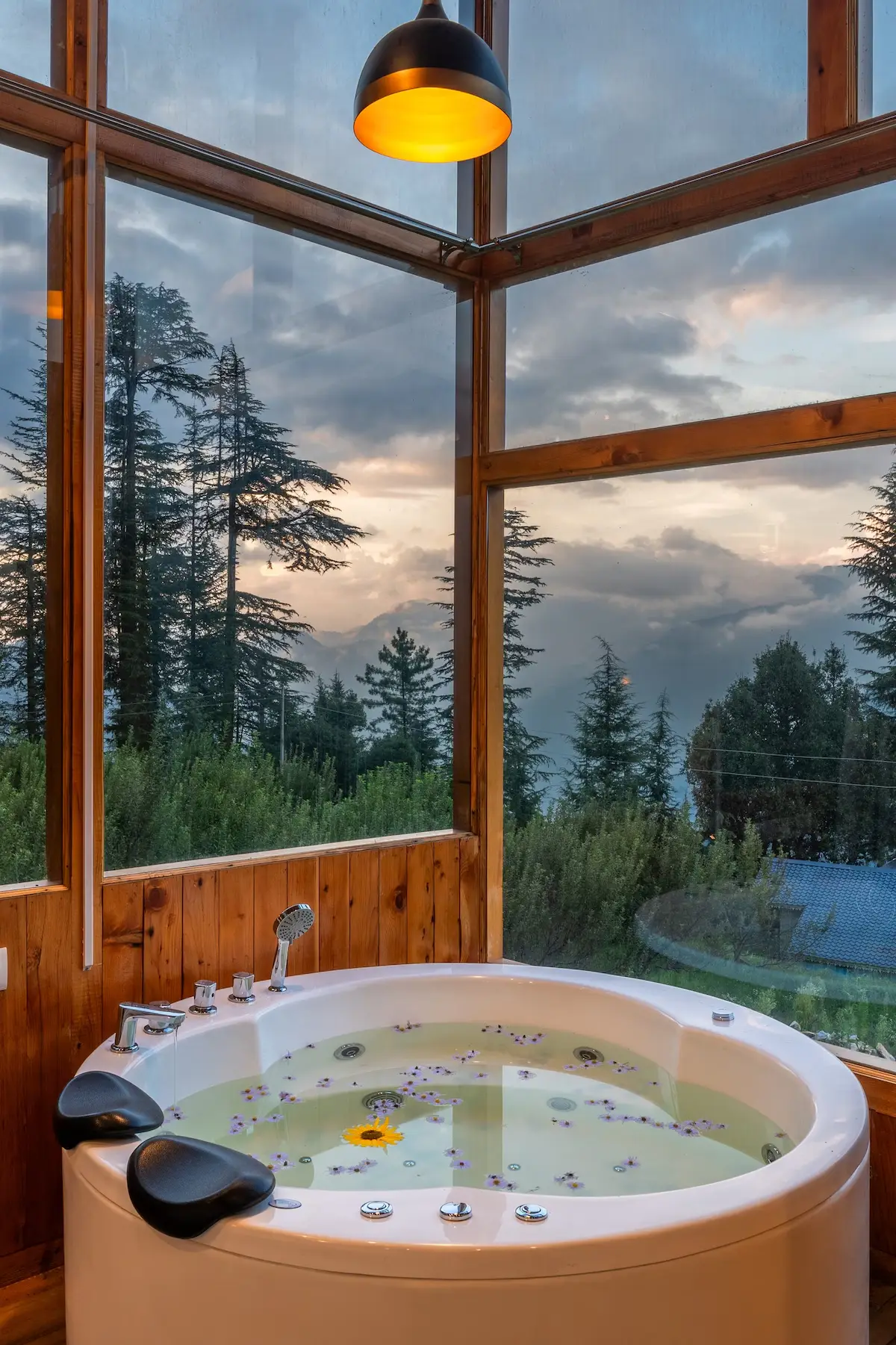 Van Gogh's Treehouse|Jacuzzi|Bonfire|Starry Nights