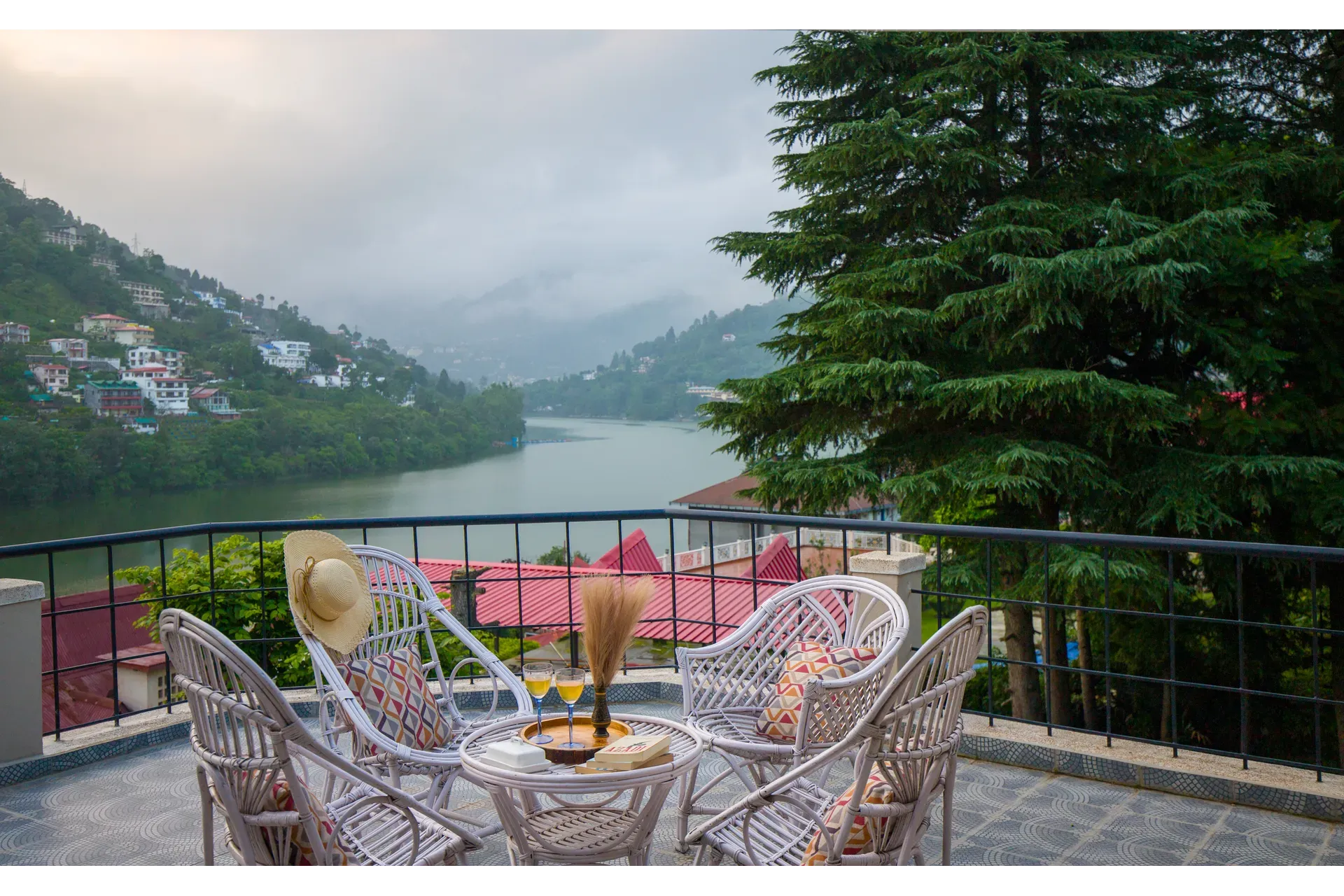 Irayna | 4-BHK | Garden & Lake View | Studio Room - Image 4