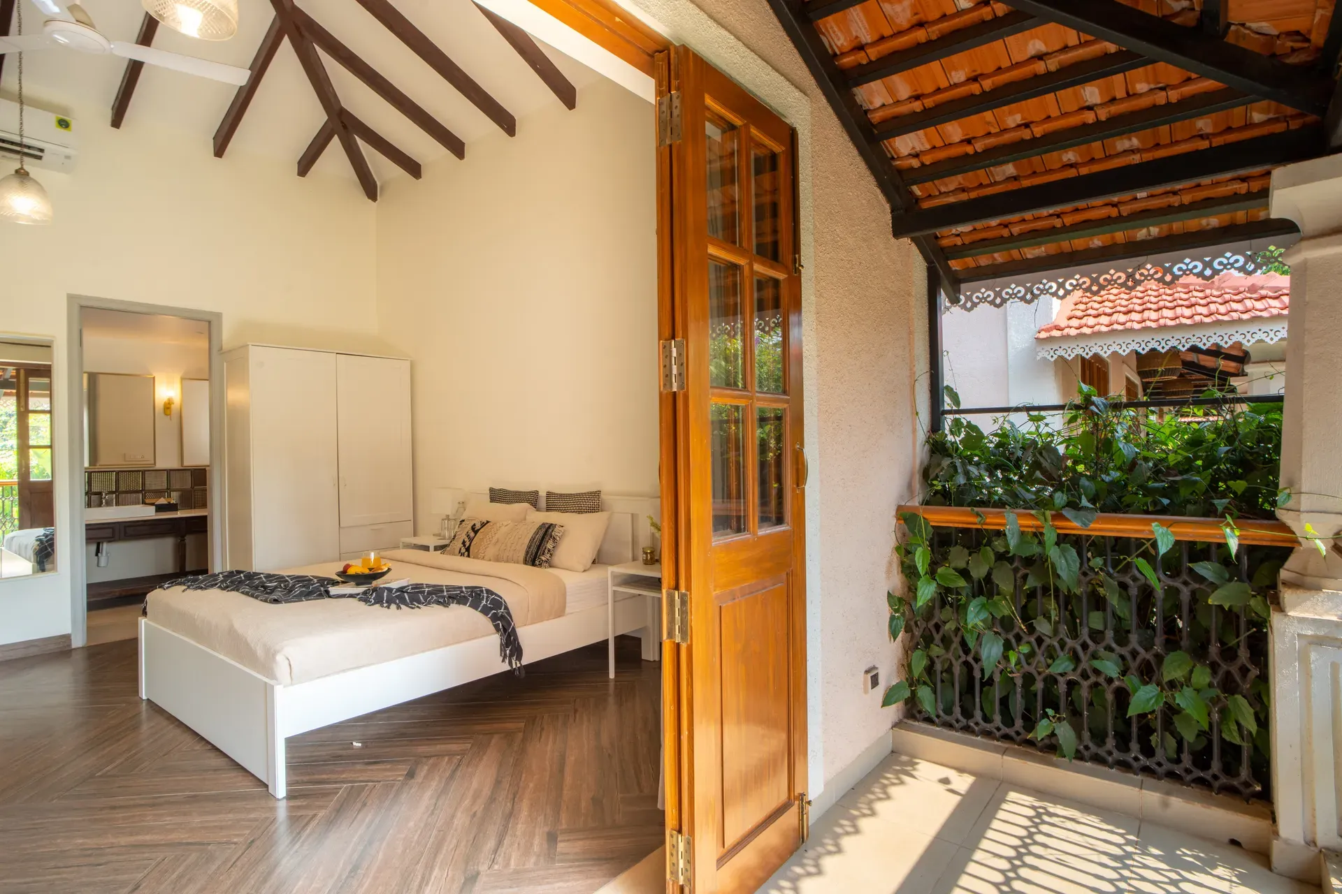 Lumin | 4-BHK | Pvt Pool | Garden | Bar