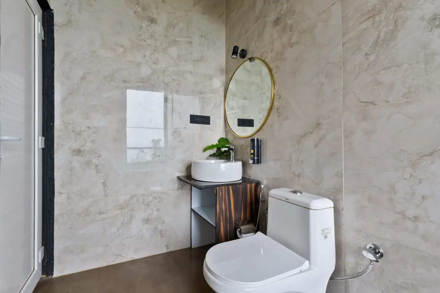 Retreat by The Kiana W/ Indoor Jacuzzi
