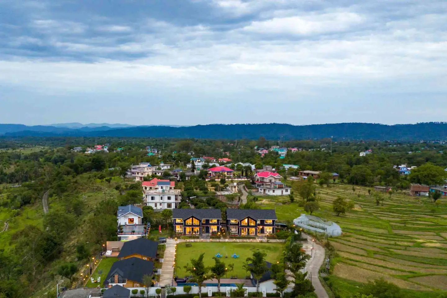 Esh Cottage Birch | Hilltop 4-BHK Retreat with Open-air Jacuzzi, Shared Garden, Pool & Cosy Lounge