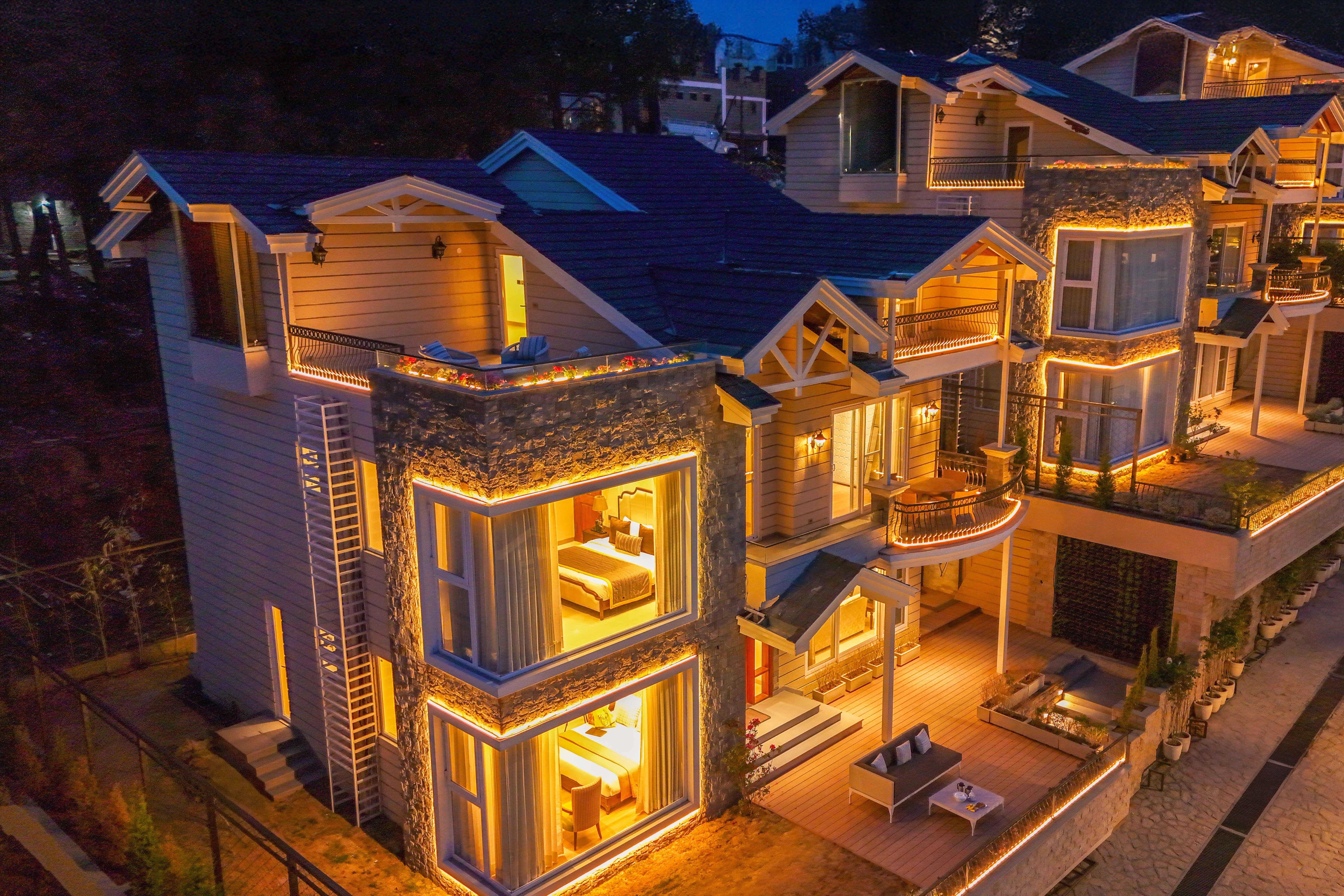 The Royce Rose | Hillside Luxe 4-BHK Villa With Private Pool, Steam Room, Jacuzzi & 360° Hill Views - Image 2