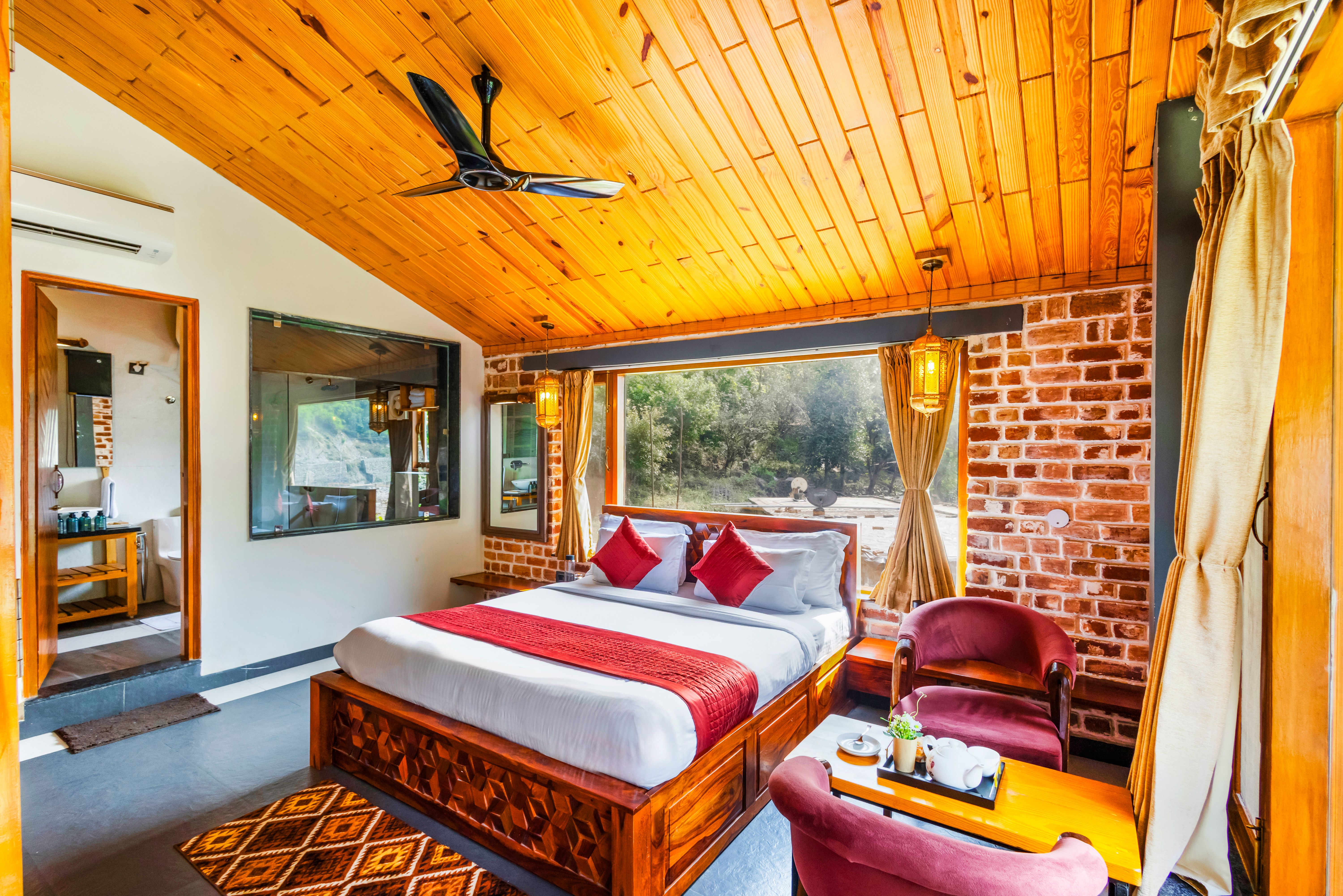 Granny’s Den | 2-Room Senior-Citizen Friendly & Pet- Welcoming Suite With Shared Pool, Restaurant & Gazebo by the River