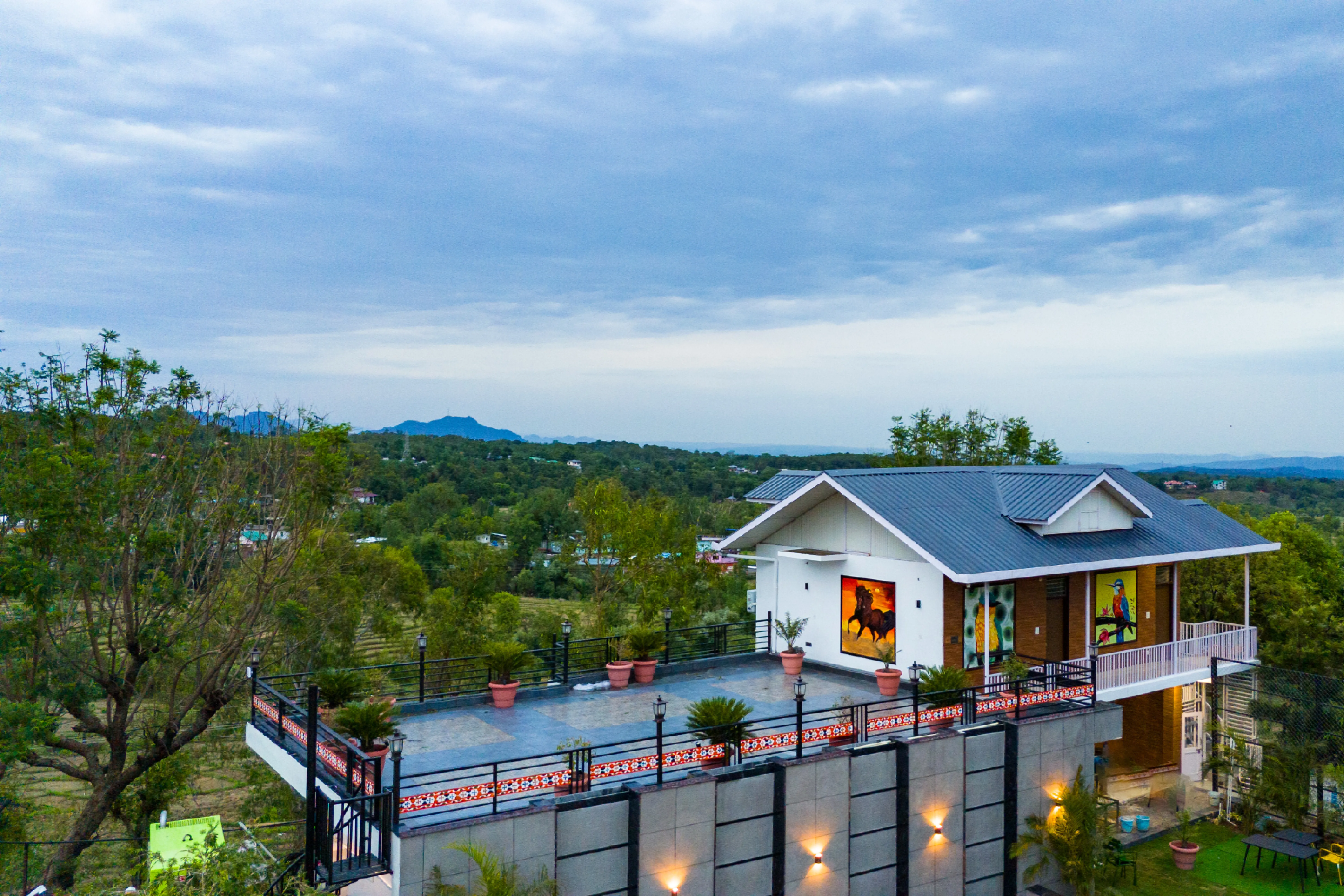 Esh Cottages Willow | Hillside 1-room Retreat With Lush Garden, Common Pool & Restaurant