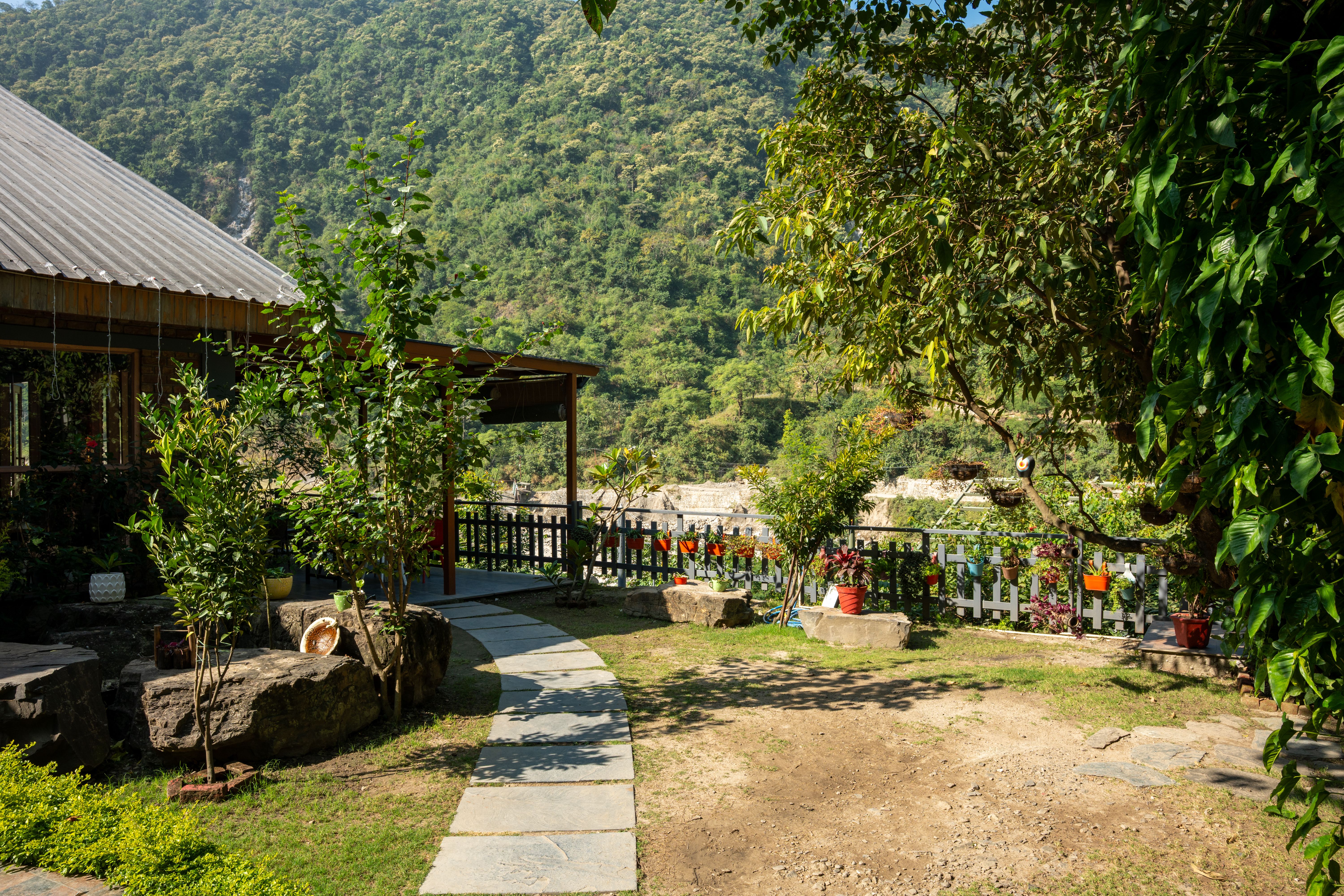 Granny’s Den | 1 Pet-friendly Hut With Bathtub, Shared Pool, Restaurant & Gazebo by the River