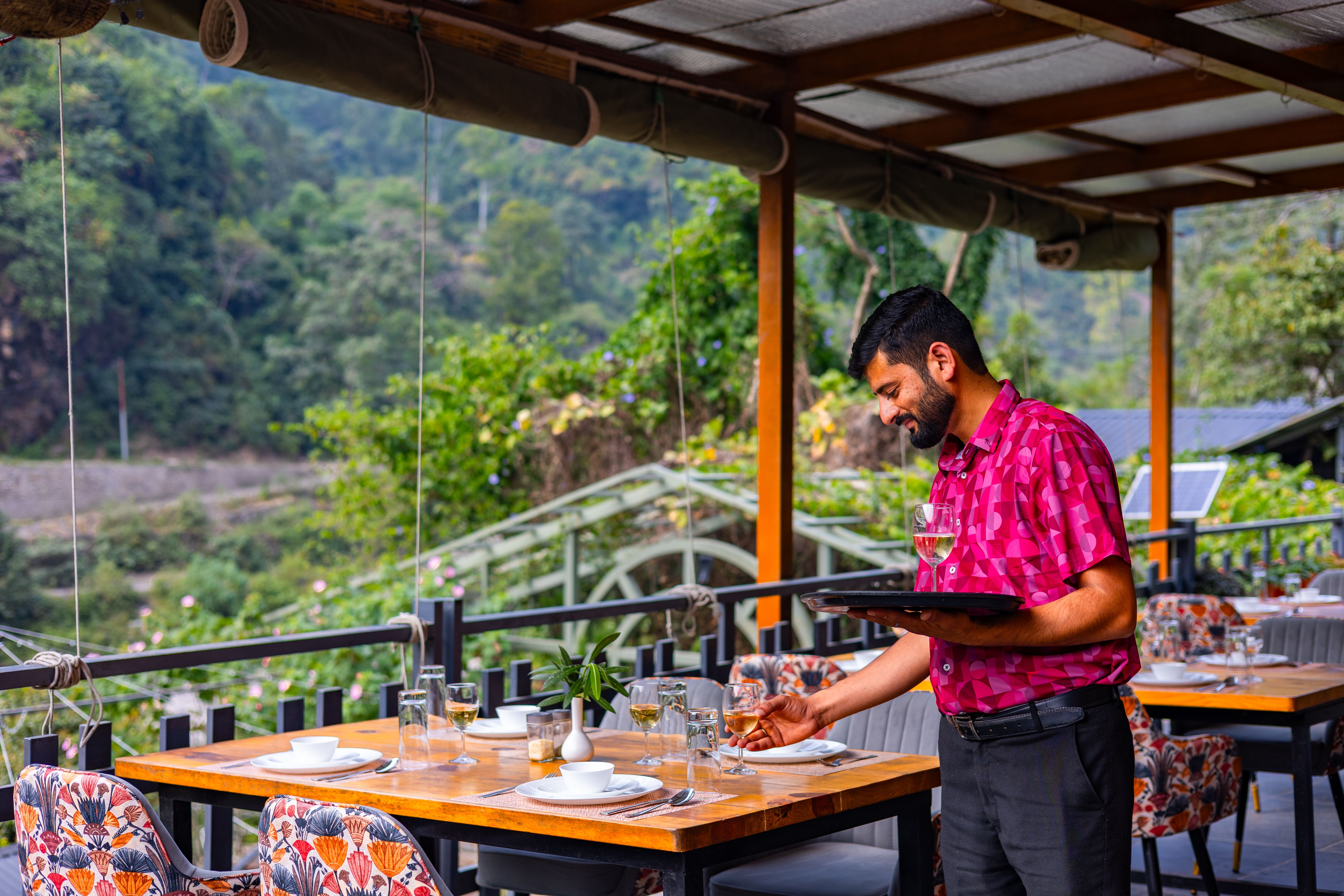 Granny’s Den | 1- Pet-friendly Suite With Jacuzzi, Shared Pool, Restaurant & Gazebo by the River