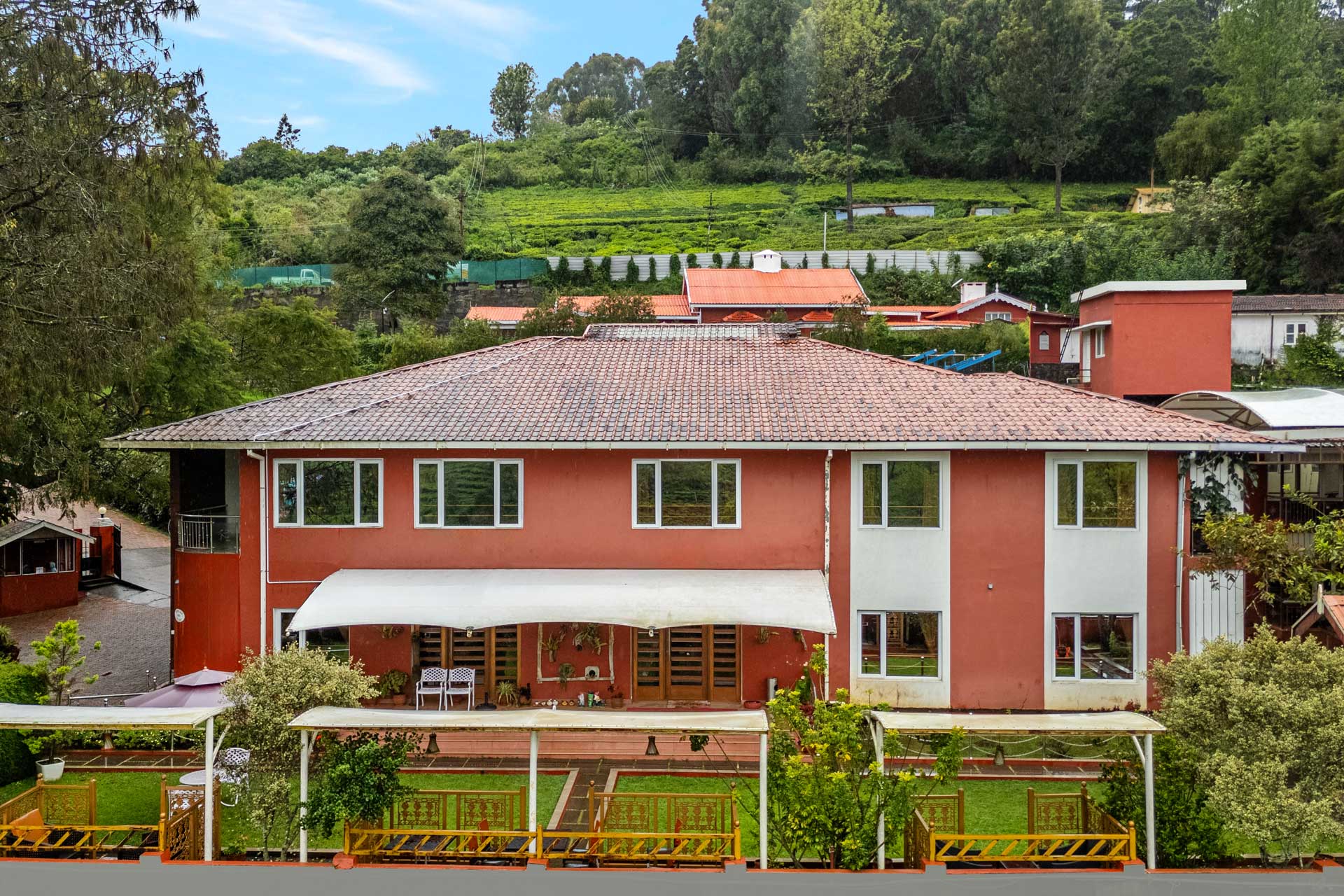 Standard King bed Lakshmi Retreat - Kotagiri