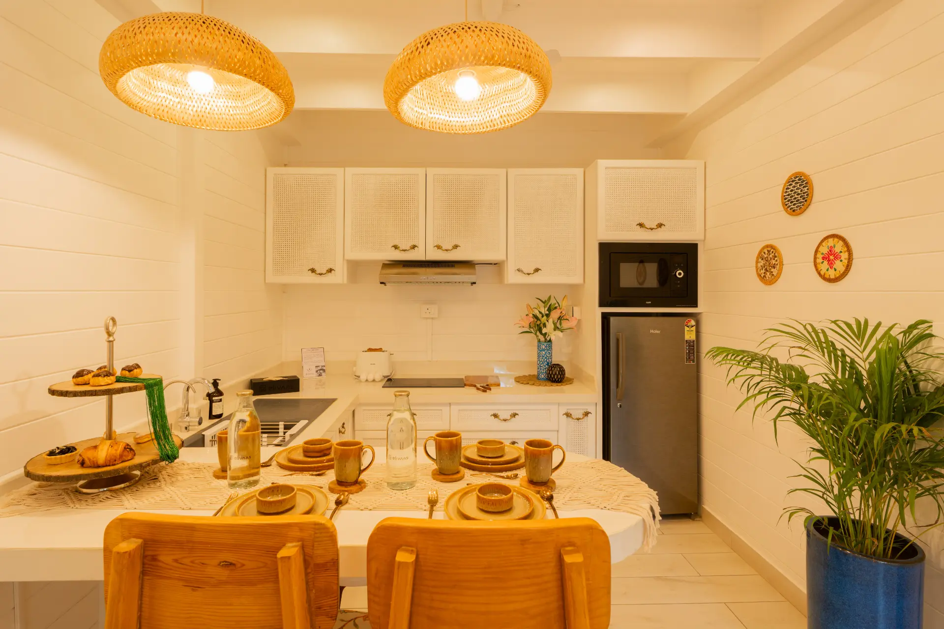 House of Neptune | 1-BHK Cottage | 10 mtrs from Ashwem Beach - Image 4