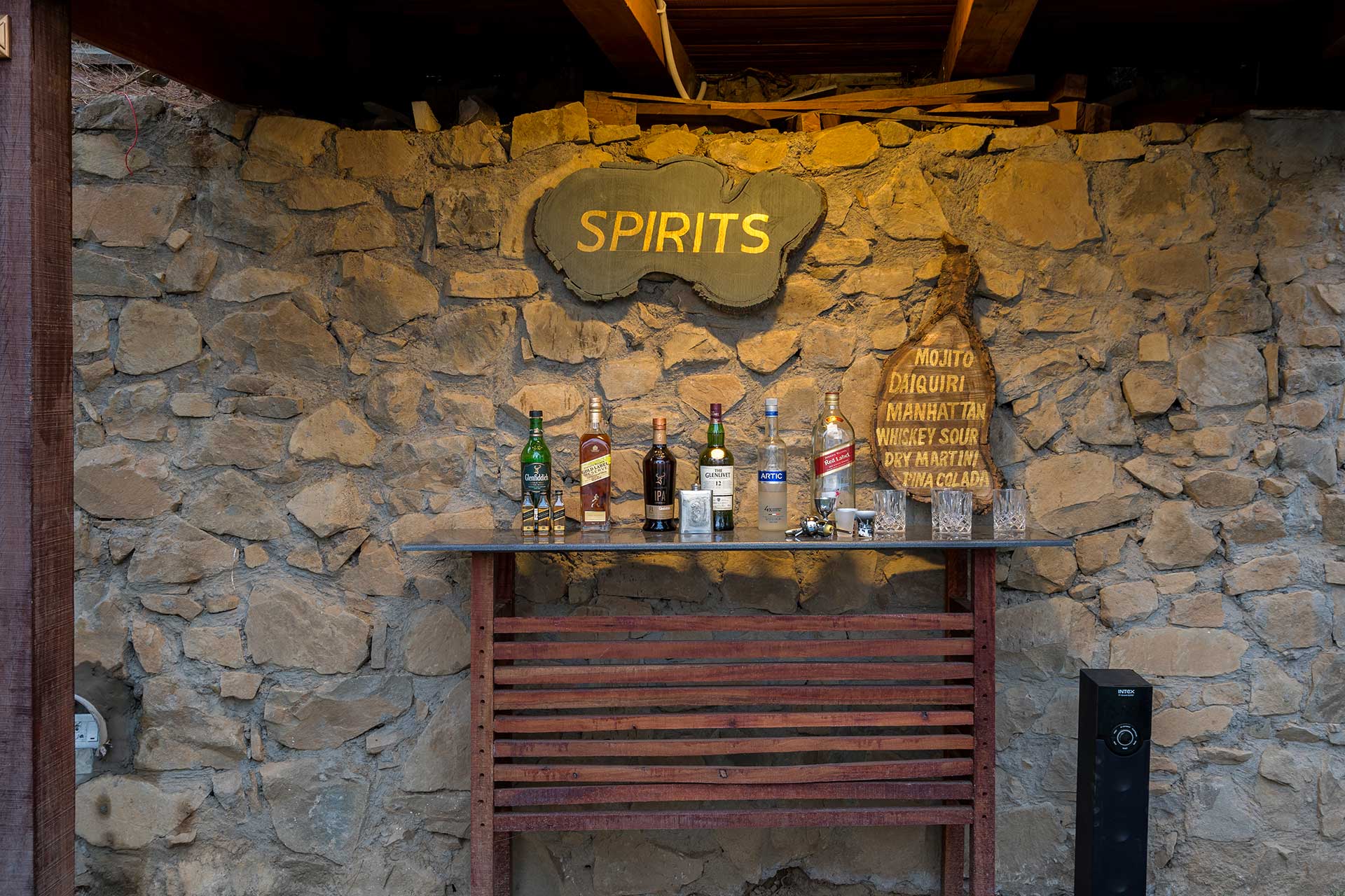 Bellevue w/ Outdoor Jacuzzi - Image 5