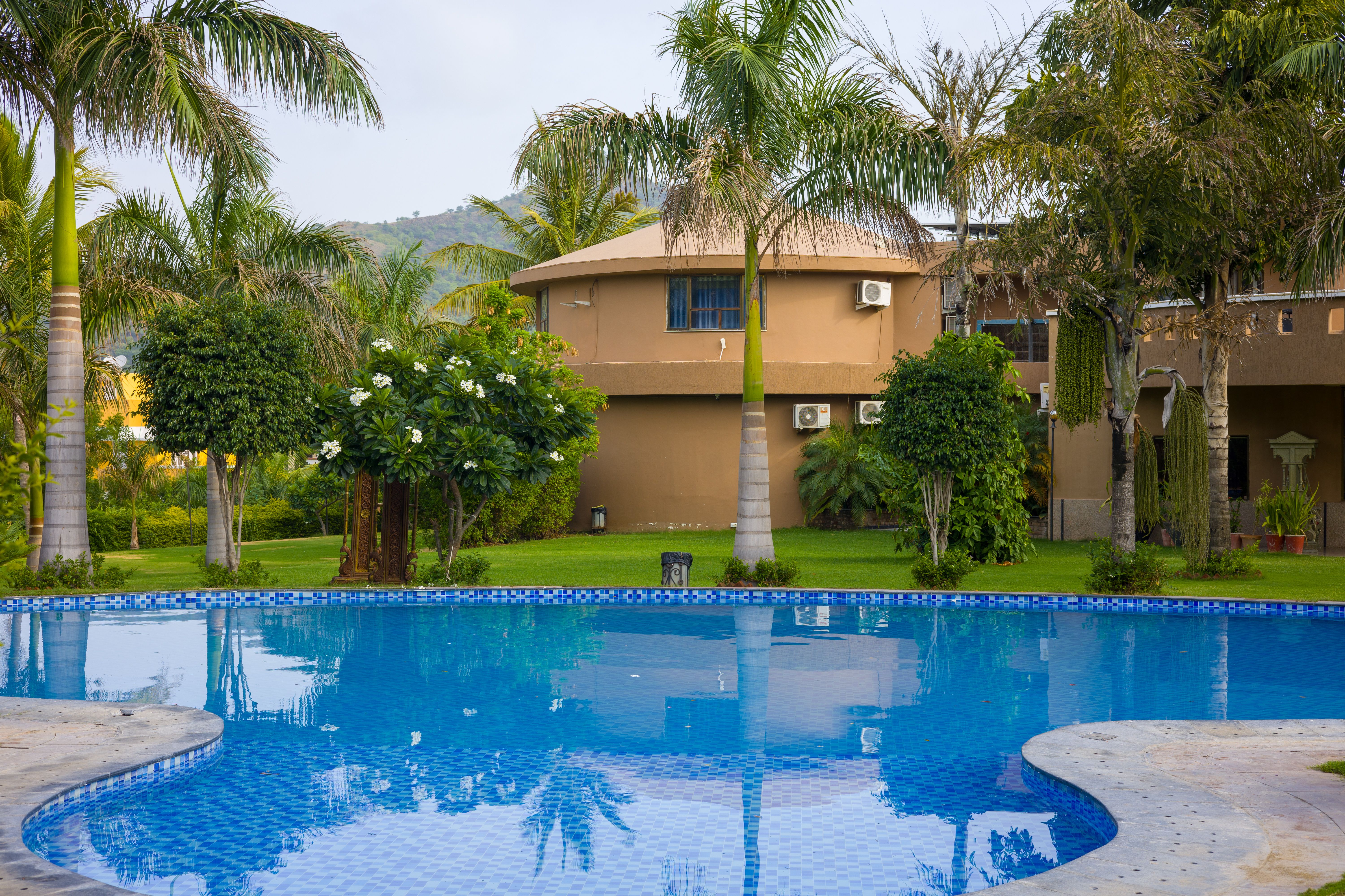 Jeevantara Executive Room | 1-Room Hilltop With Common Pool, Wedding Venue & EV Charging Station - Image 4