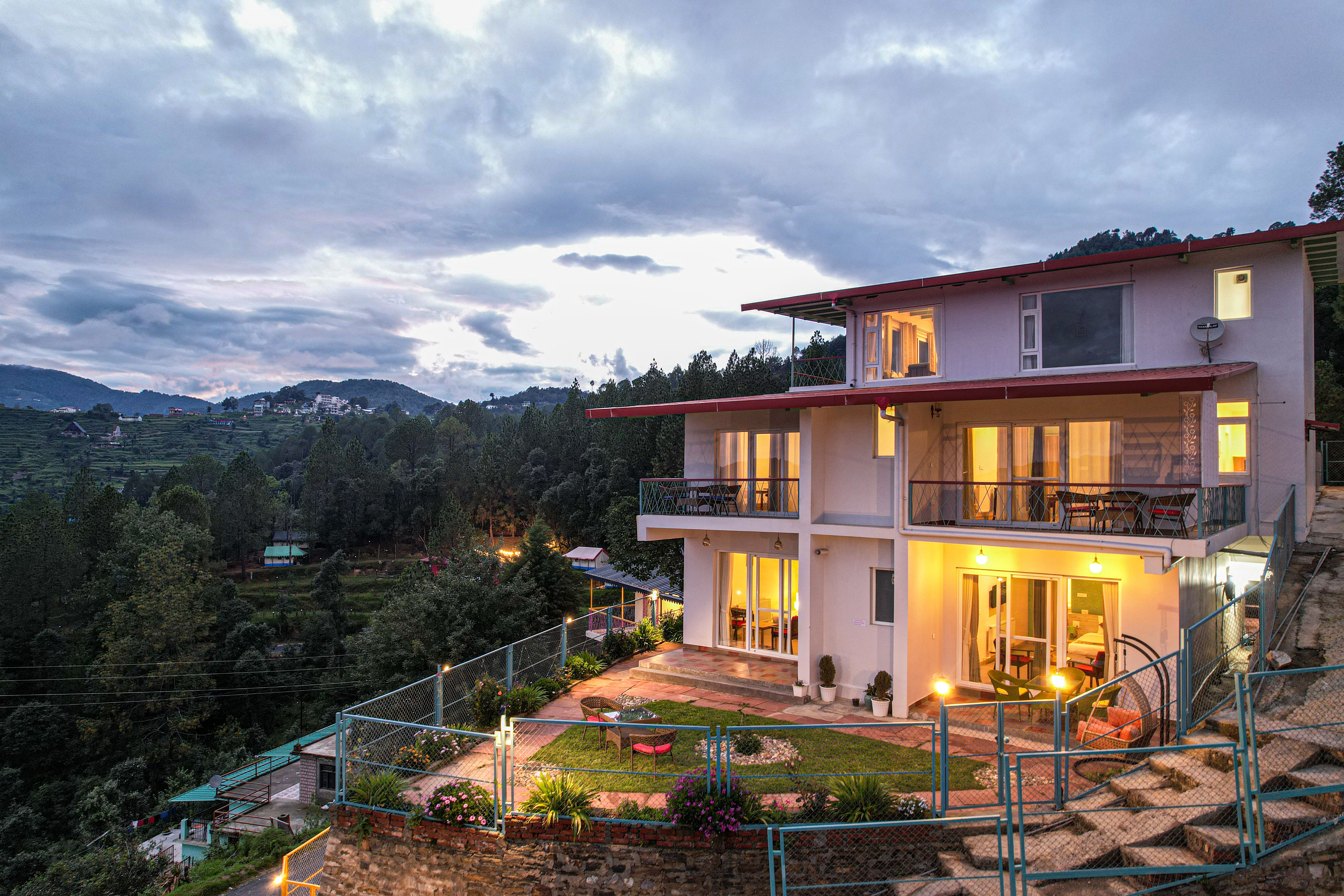 Adrushya | Charming 2-BHK with In-House Karaoke & Restaurant - Image 4